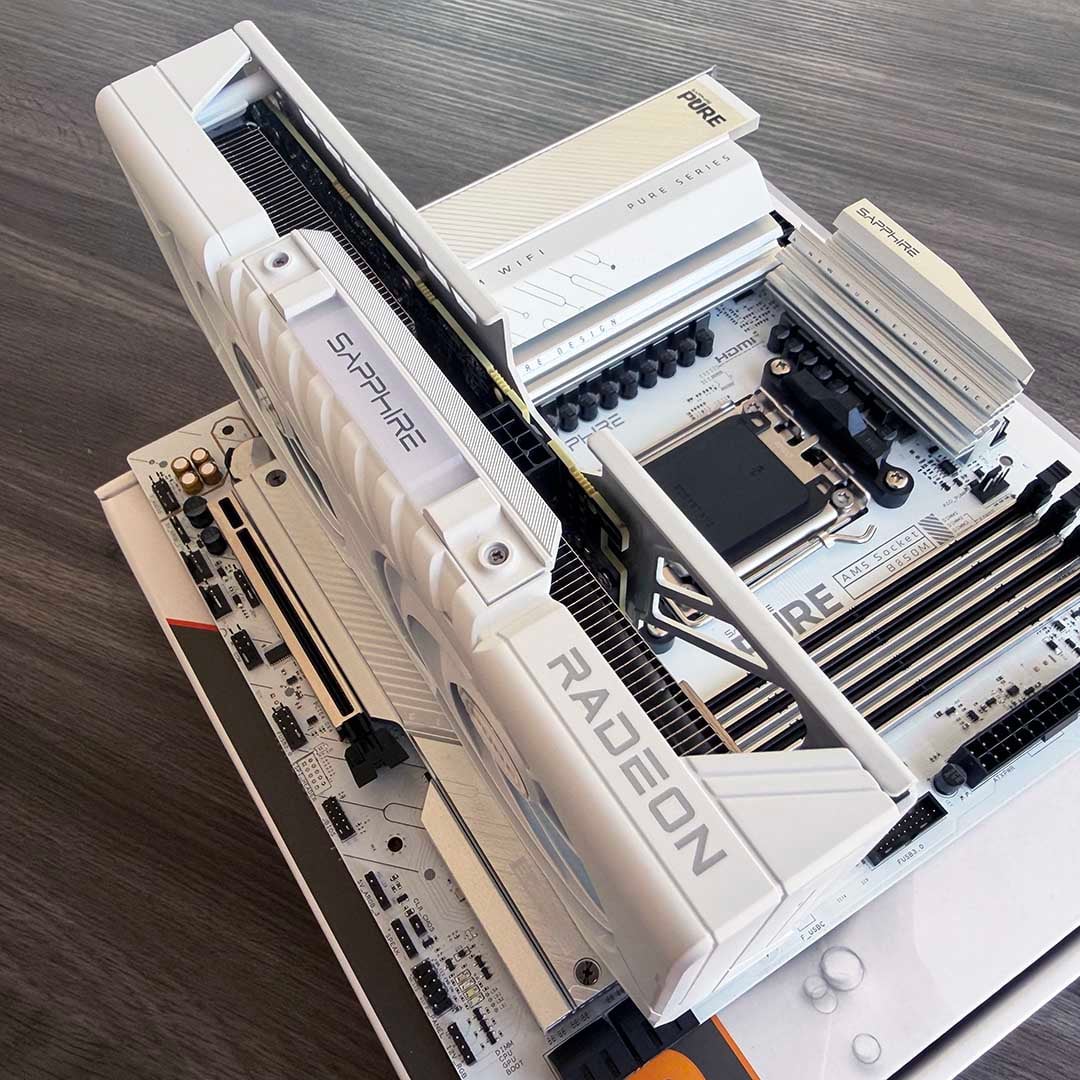 เมนบอร์ด AM5 ราคาถูกที่คุ้มสุด Sapphire Pure B850M WiFi พร้อม PCIe 5.0
