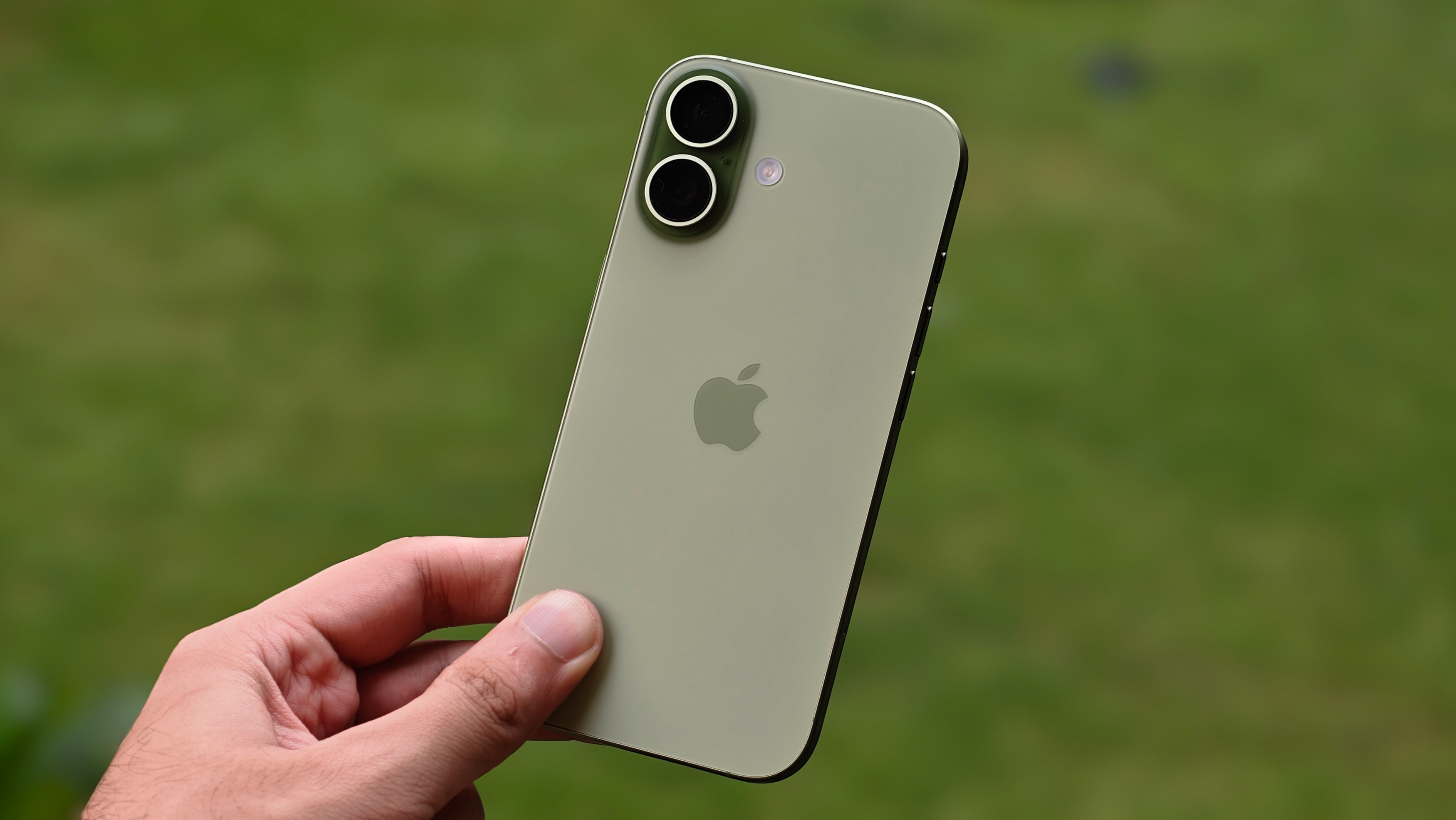 iPhone 17 vs iPhone 18 รุ่นไหนคุ้มค่ากว่าที่จะซื้อตอนนี้