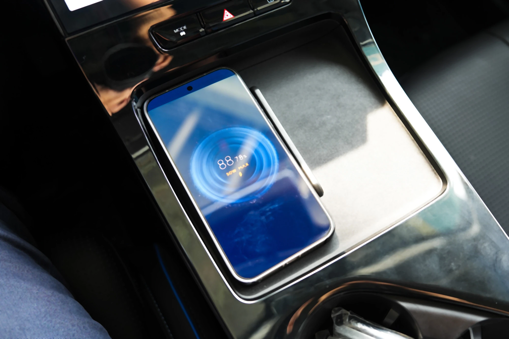 ตลาดสมาร์ทโฟนโลกหดตัวแต่พรีเมียมโตแรง นำโดย iPhone 17 และ Galaxy S26 Ultra