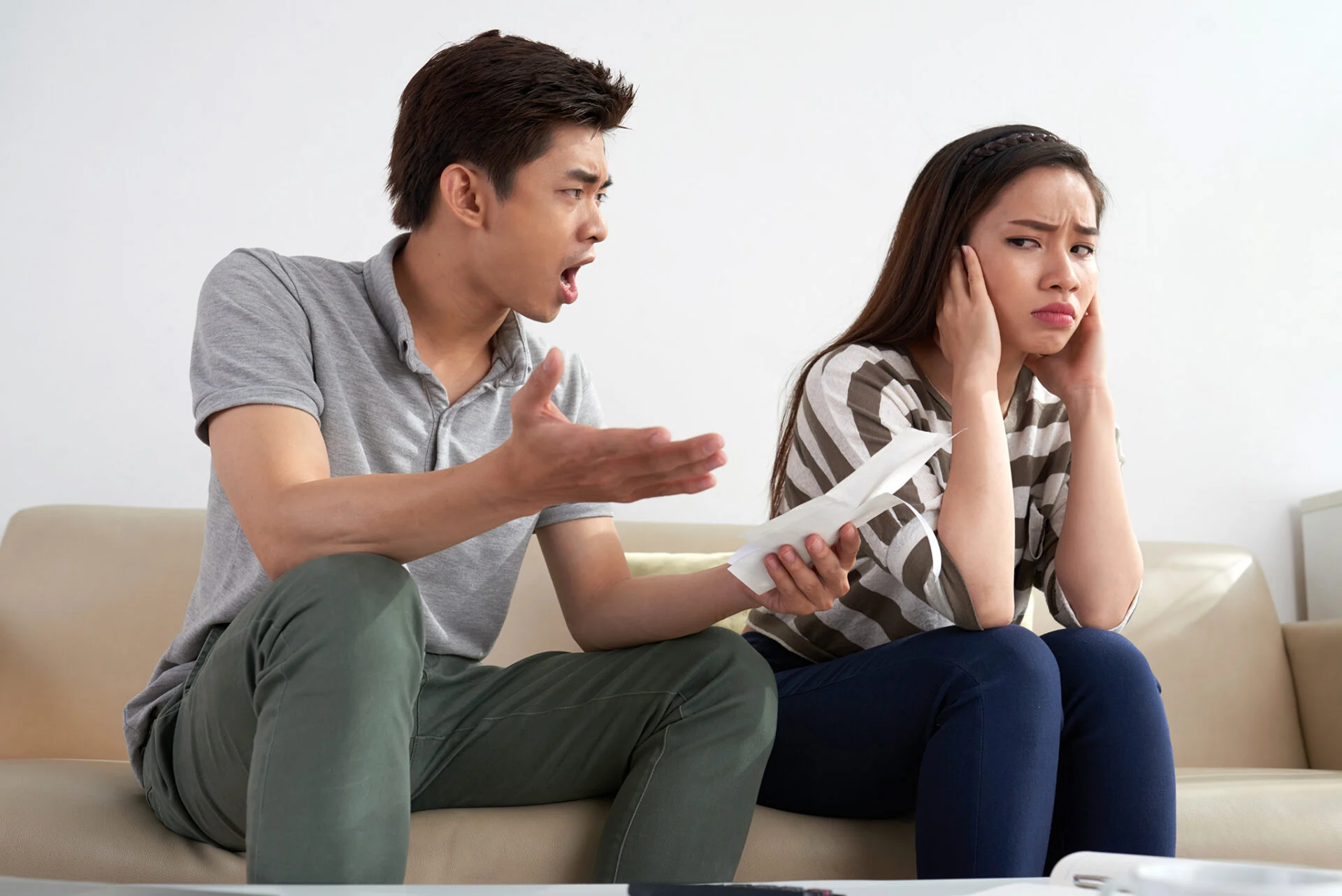 Gaslighting และความสัมพันธ์ที่เป็นพิษ สัญญาณอันตรายต่อใจที่ไม่ควรมองข้าม
