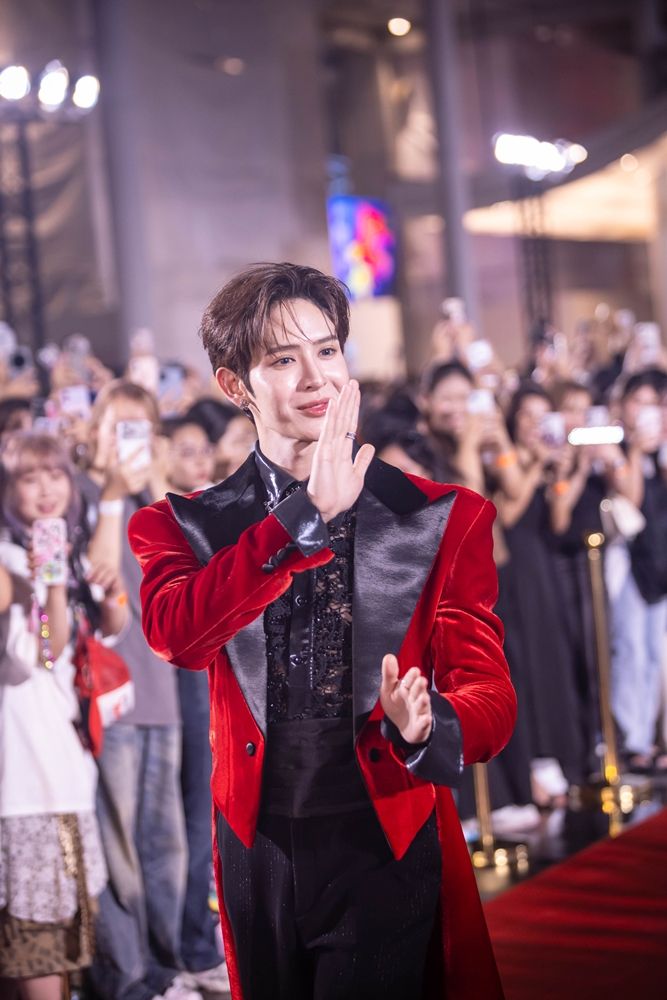 ดูซีรีส์ไม่เหงาอีกต่อไป เมื่อดาราชวนแฟนดูตอนเปิดตัวแบบยกฮอลล์