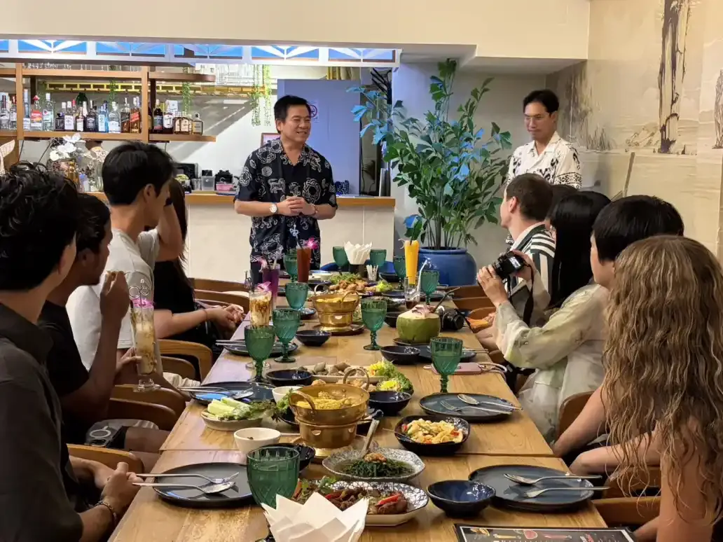 อินฟลูเอนเซอร์ต่างชาติผลักดันชายฝั่งสู่ฮับ Surf & Wellness พรีเมียม