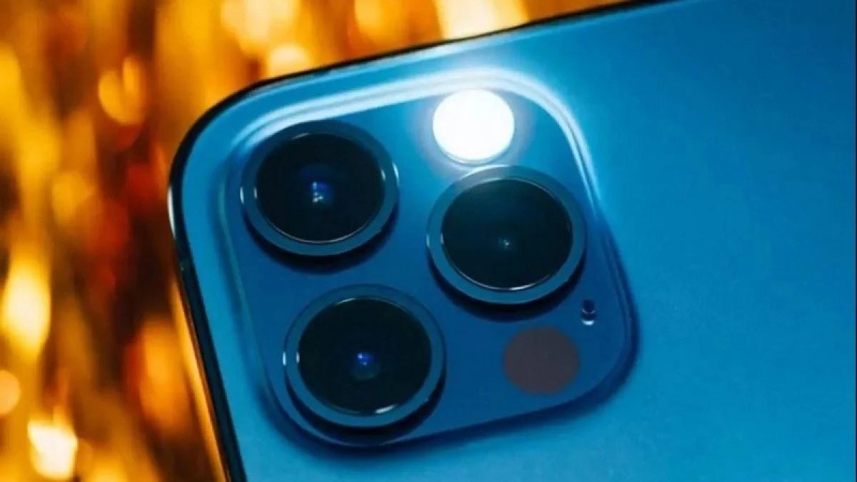 4 วิธีเปิดไฟฉาย iPhone สุดด่วน ไม่ต้องเข้าแอป