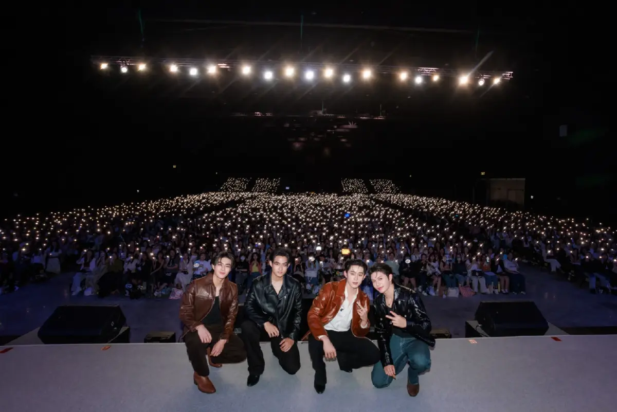 ดูซีรีส์ไม่เหงาอีกต่อไป เมื่อดาราชวนแฟนดูตอนเปิดตัวแบบยกฮอลล์