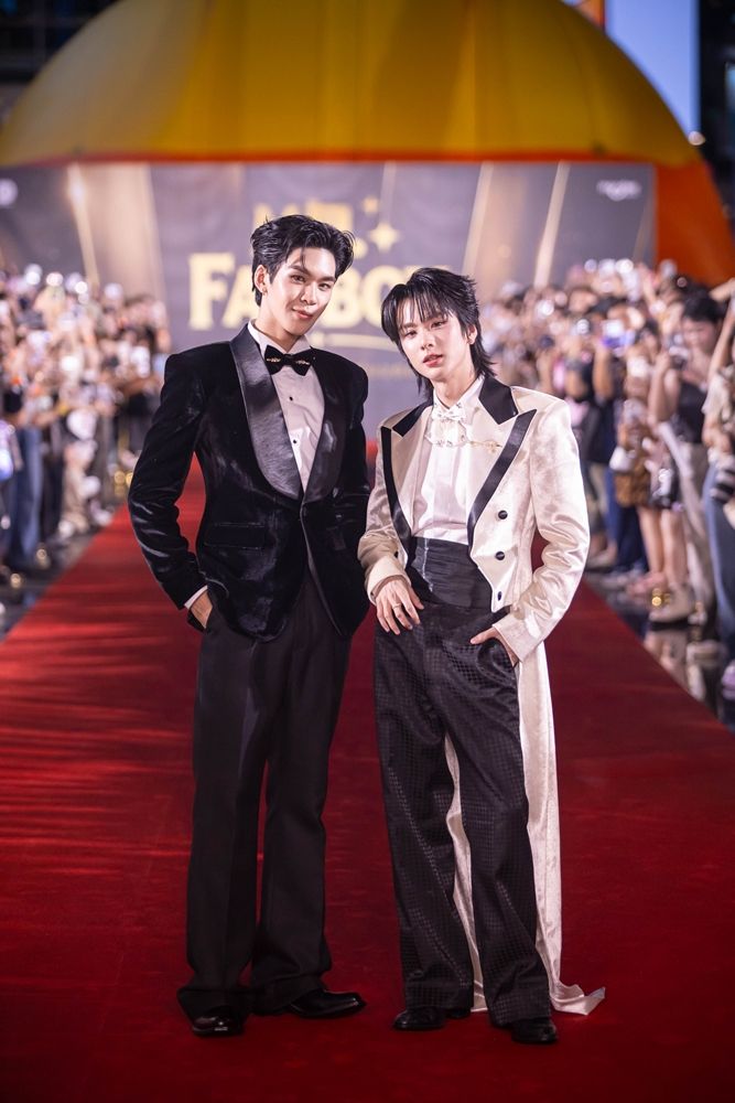 ดูซีรีส์ไม่เหงาอีกต่อไป เมื่อดาราชวนแฟนดูตอนเปิดตัวแบบยกฮอลล์