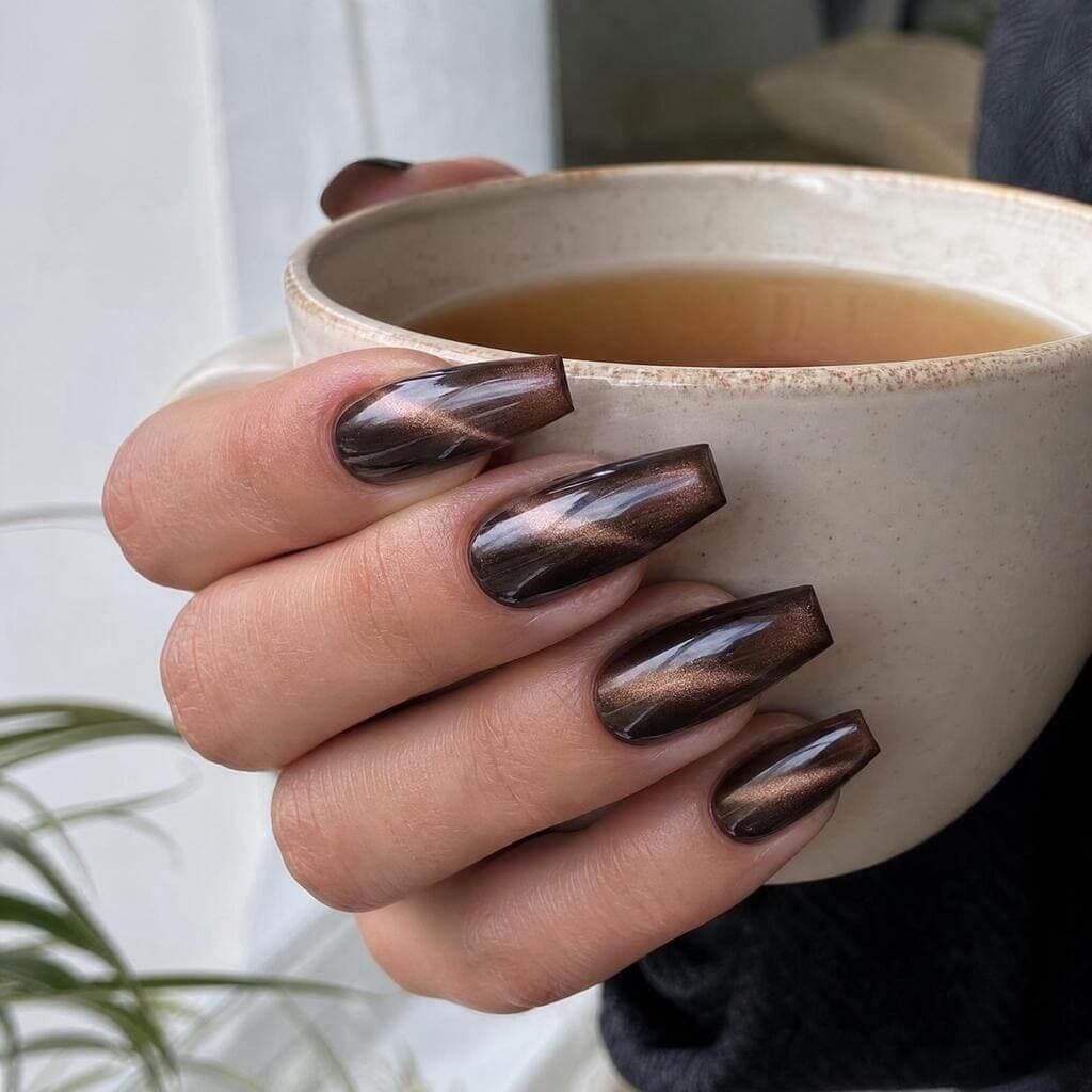 เล็บสีฤดูใบไม้ร่วง โทนอุ่นสบายจากน้ำตาลถึงแดงเข้ม