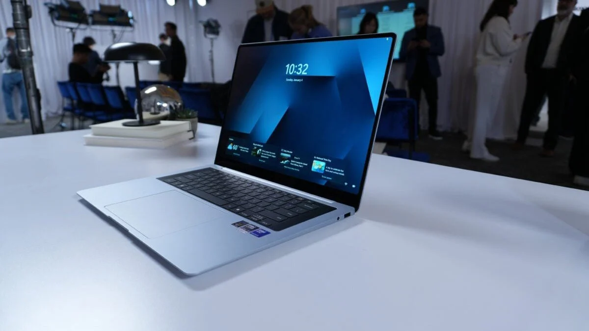 เจาะลึก Galaxy Book6 เทียบ ultrabook ราคาประหยัด เน้นแบตเตอรี่ 25 ชั่วโมงและ Intel Core