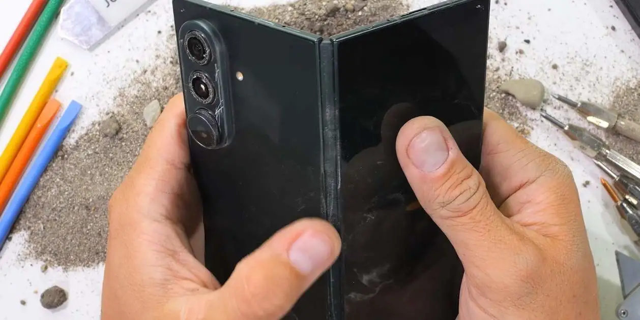 Galaxy Z Fold 8 Ultra ทนทานแค่ไหน เลือกเคสและฟิล์มอะไรคุ้มสุด