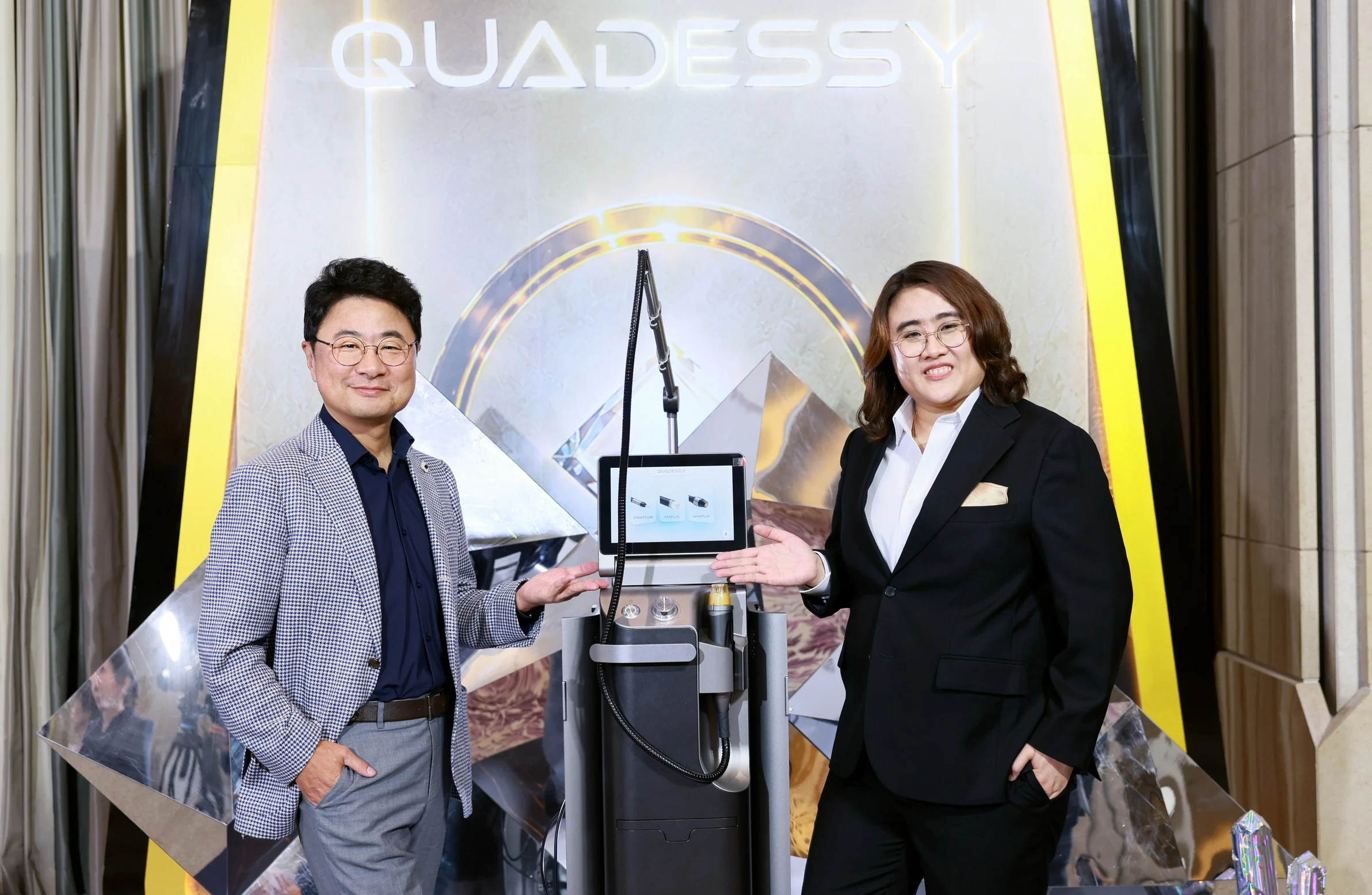 QUADESSY Generation 4 เทคโนโลยีวิเคราะห์คุณภาพผิวสำหรับสายต่อต้านวัย