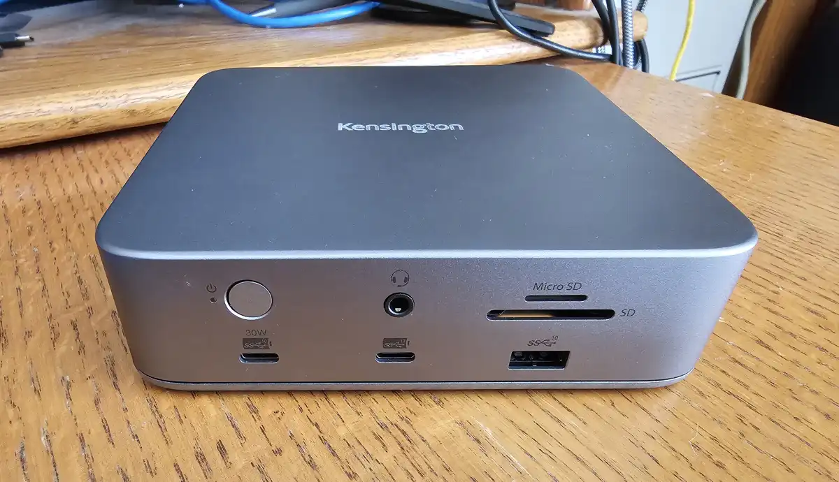 เลือก Thunderbolt Dock และ USB-C Hub สำหรับโน้ตบุ๊ก 16 นิ้วทำงาน 4K