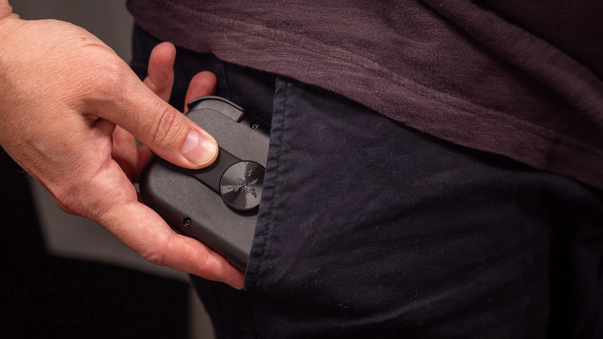 ตัวควบคุมเกมมือถือเรือธง Razer Prio vs 8BitDo FlipPad เลือกอะไรดี