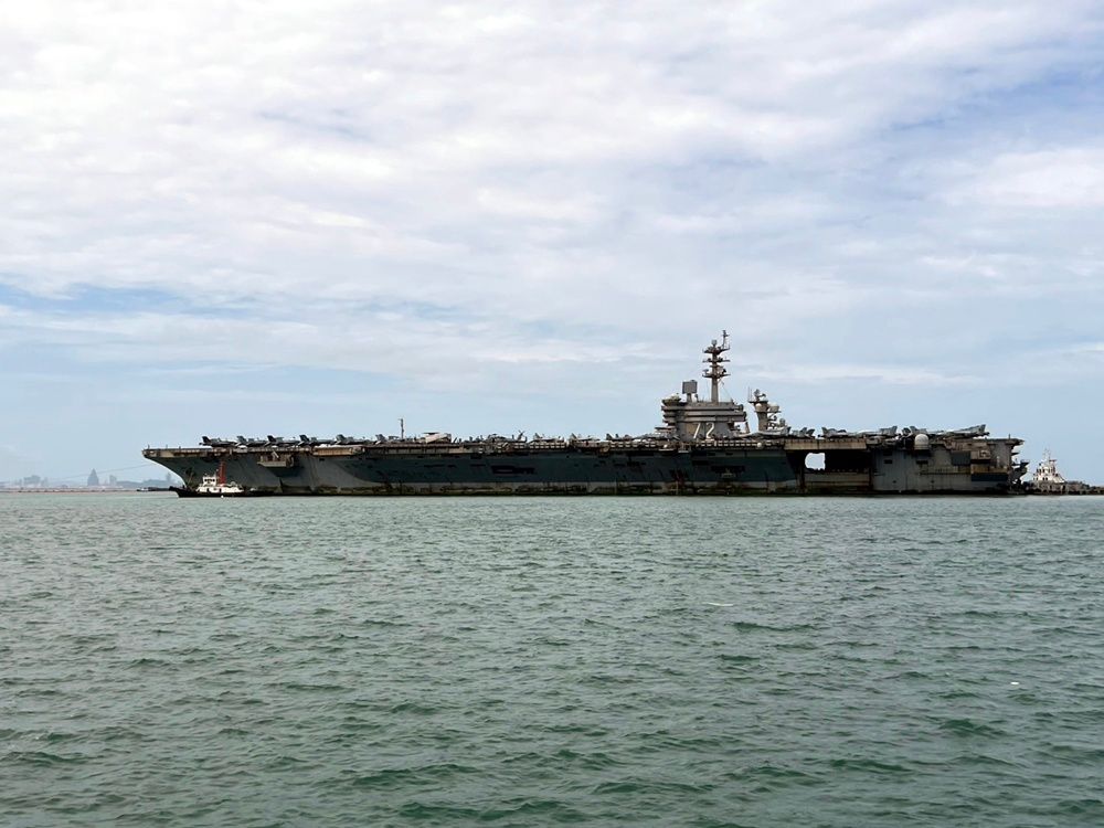 5,000 กำลังพลเรือบรรทุกเครื่องบิน เทียบท่าแหลมฉบัง เศรษฐกิจพัทยาพร้อมรับเงินสะพัด