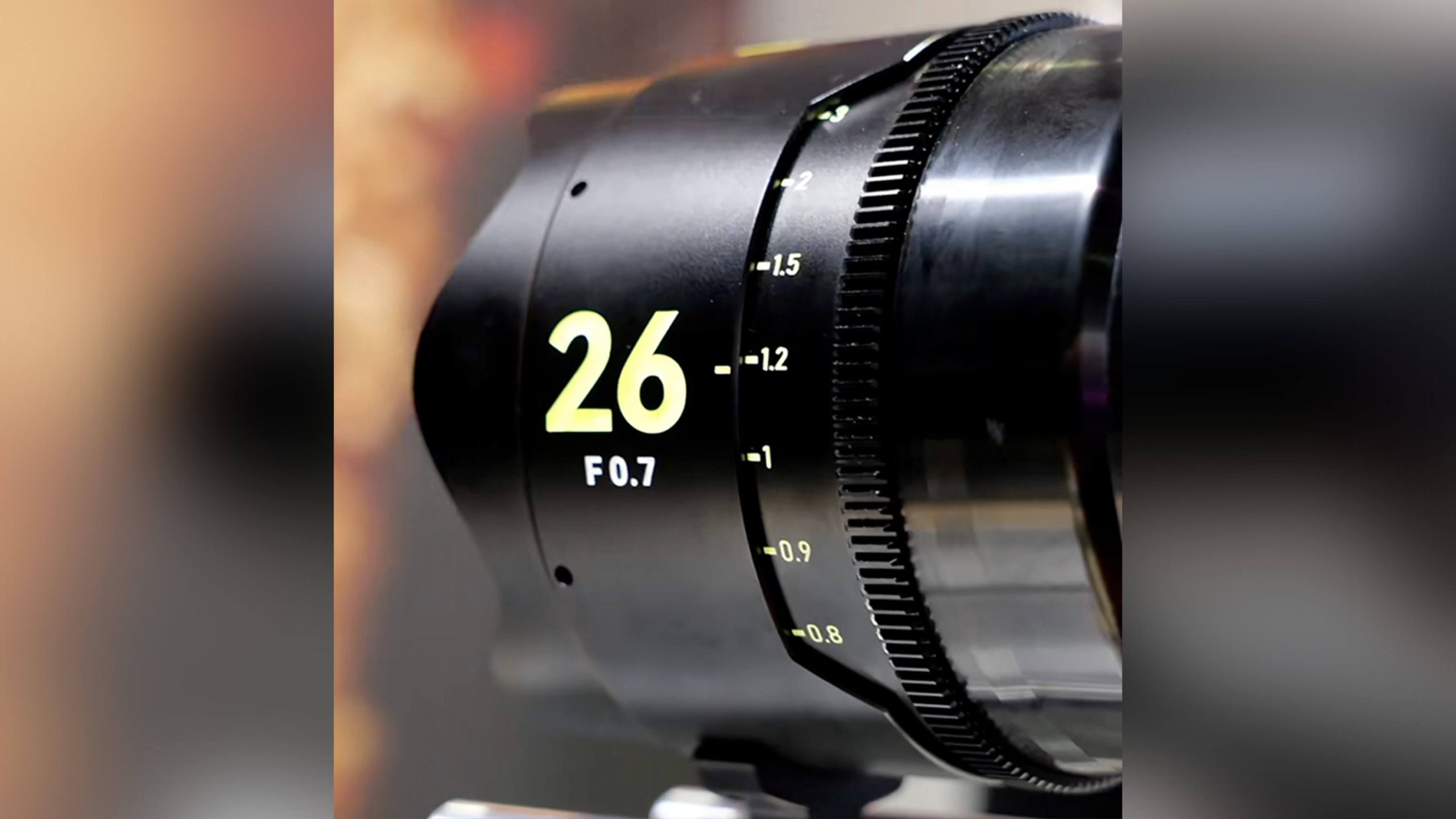 เลนส์ fisheye autofocus และ f/0.7 สุดขีดที่กำลังเขย่าวงการภาพถ่าย