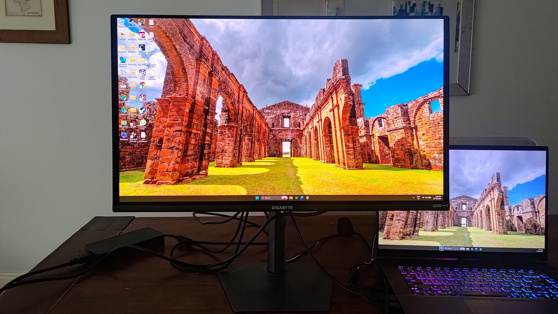 ศึกจอ OLED และ Mini‑LED สำหรับสายเกมมิ่งระดับสูง เลือกตัวไหนให้คุ้มสเปก