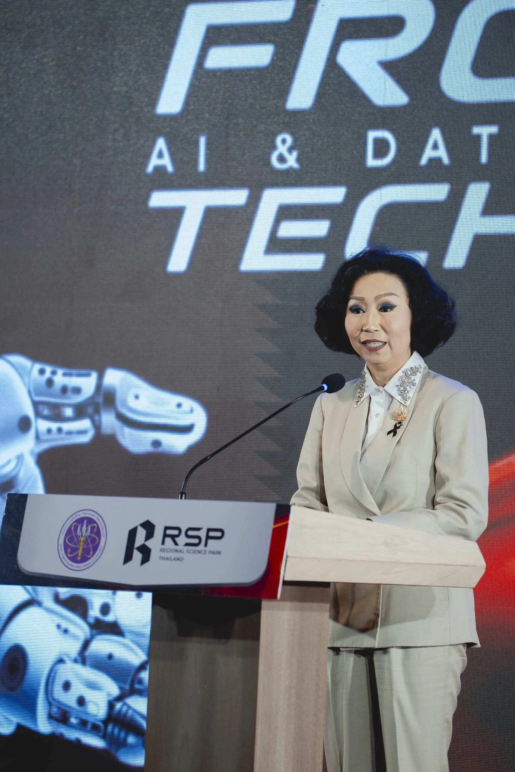 กลยุทธ์ AI สามแกน ยกระดับโครงสร้างพื้นฐานสู่ศูนย์กลางภูมิภาค