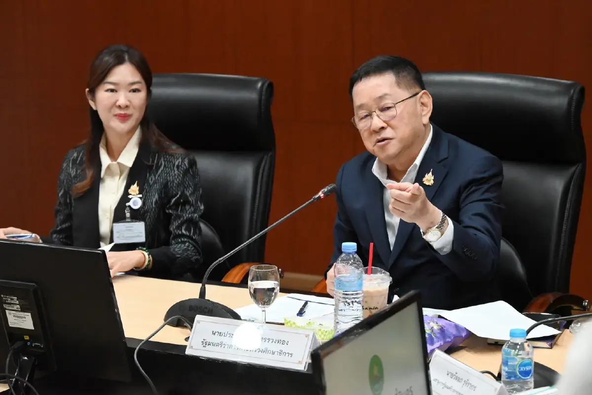 รัฐจับมือสหกรณ์และธนาคาร อุ้มหนี้สินครูทั้งระบบ ลดดอกเบี้ย คุมหนี้ใหม่