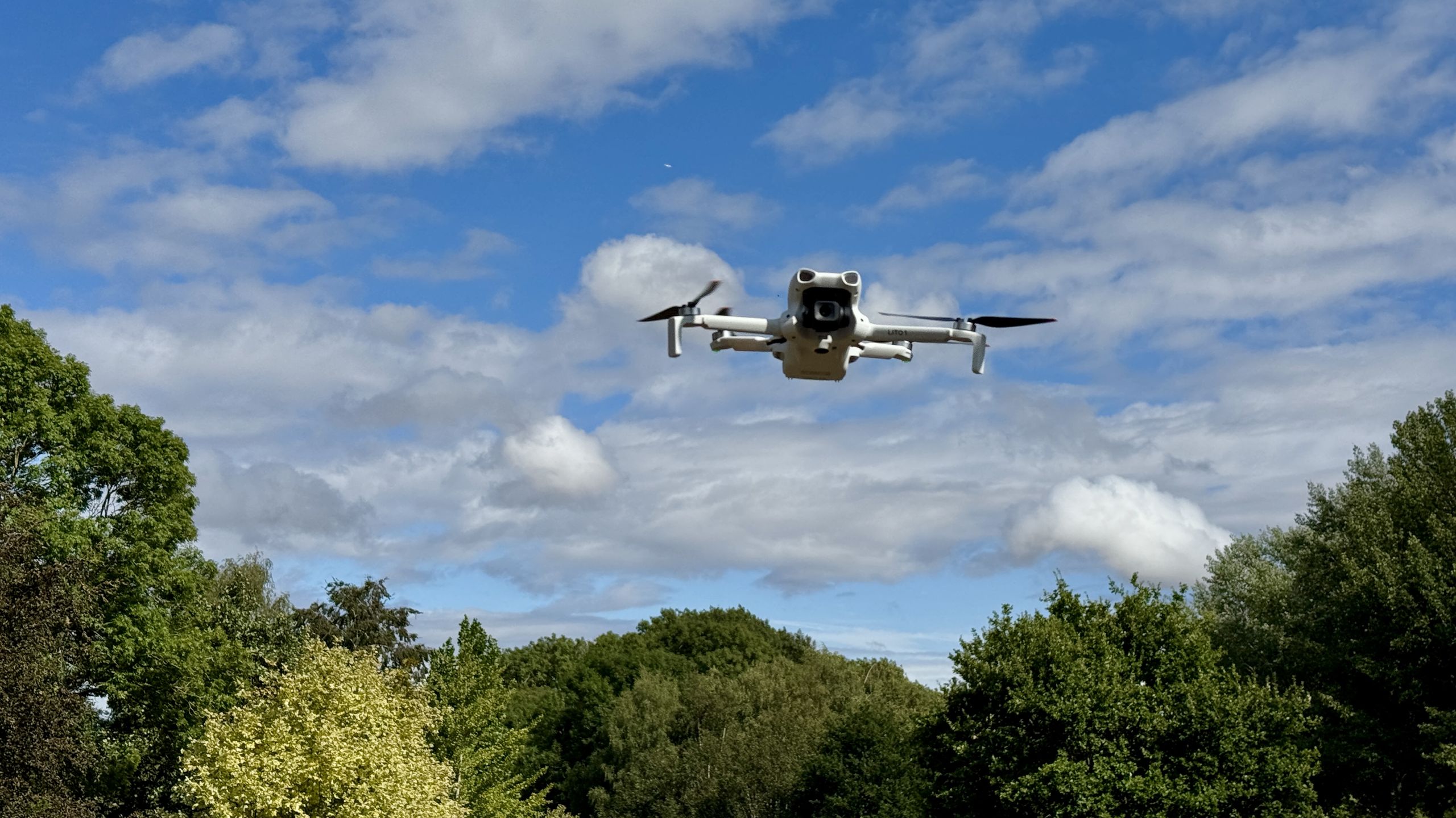 DJI Budget Drone Showdown เลือก Neo หรือ Mini ซีรีส์แบบคุ้มค่า