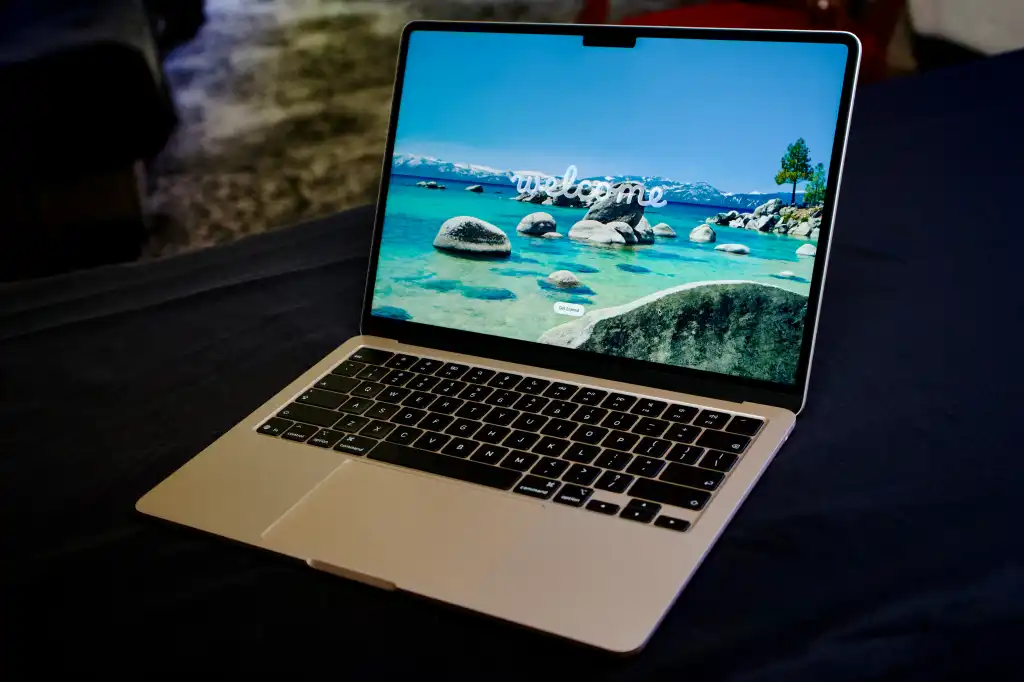 M5 MacBook Air ลดราคาแรงตอนนี้ คุ้มซื้อหรือควรรอ