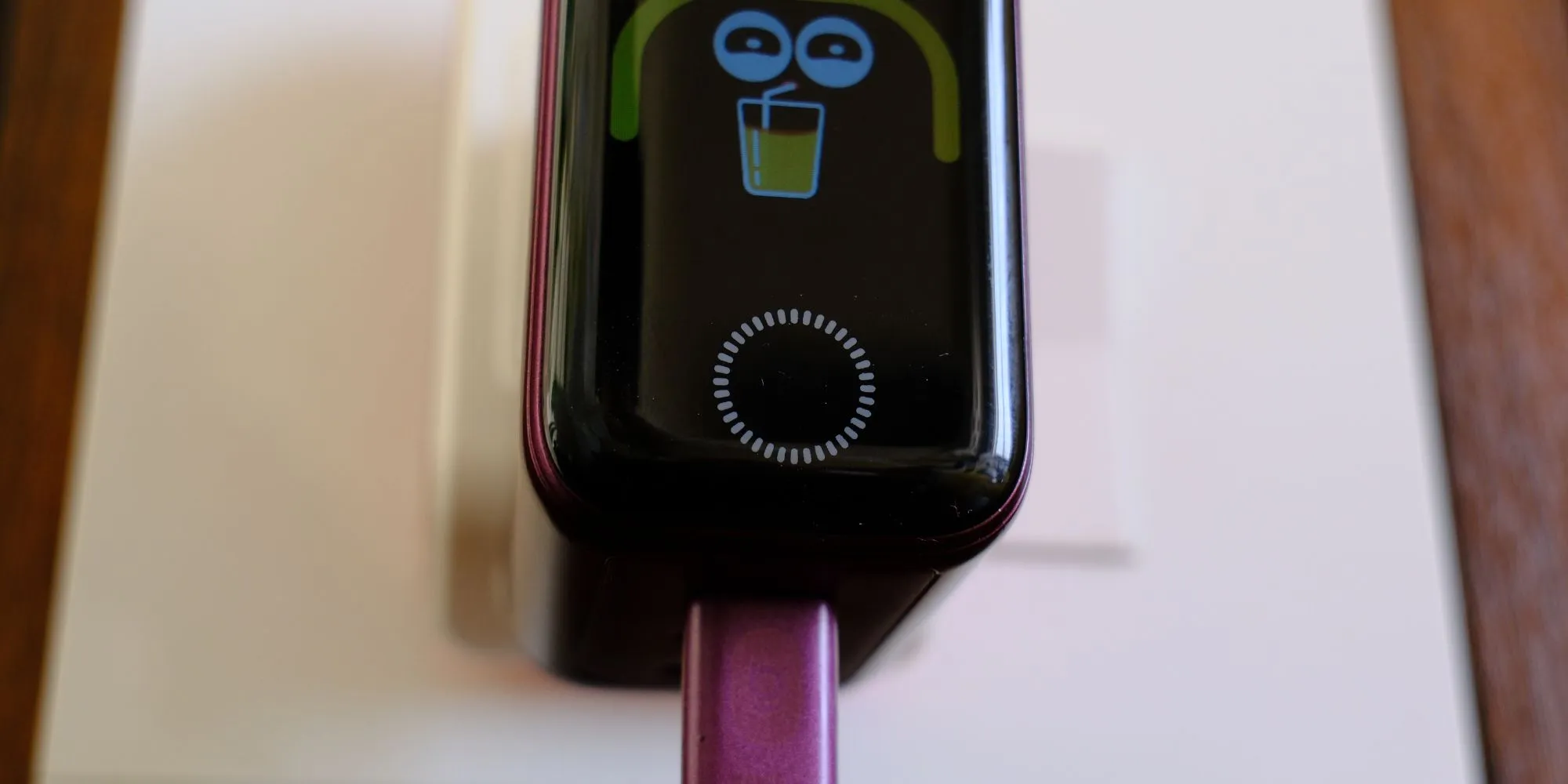 สมาร์ท Display Charger เปลี่ยนโลกการชาร์จ iPhone อย่างไร