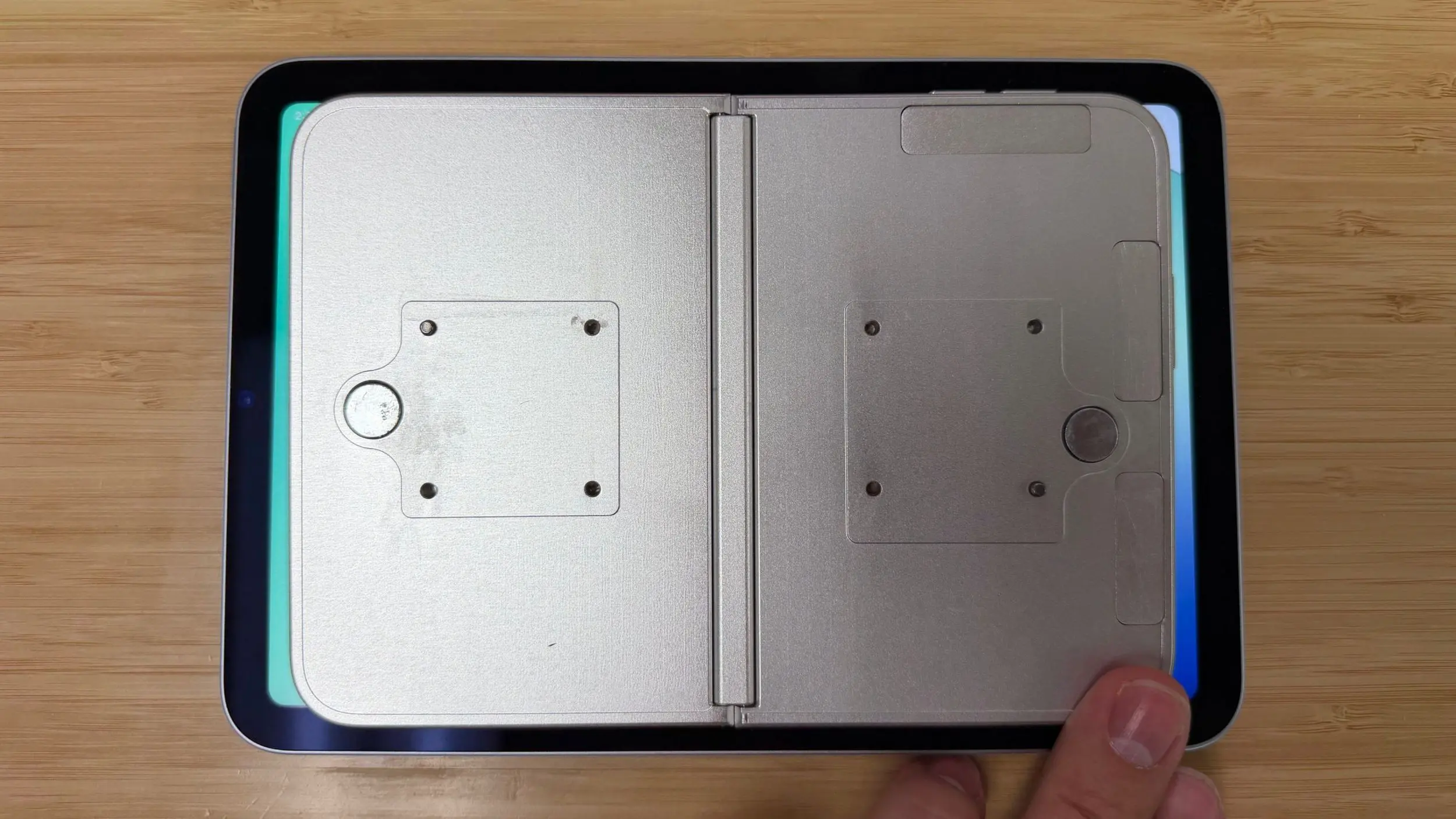 คู่มือเลือกซื้อ iPhone Ultra พับได้ vs iPhone 18 Pro