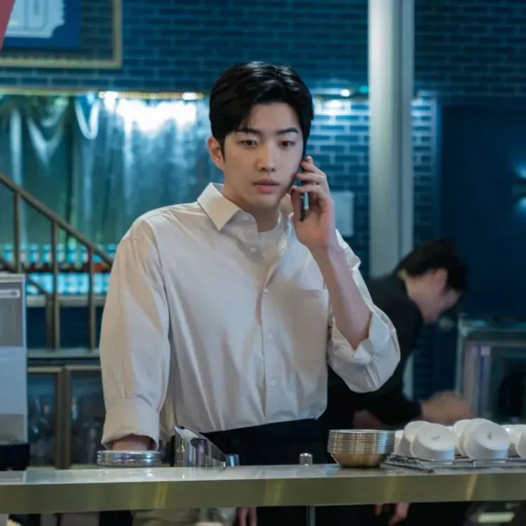 จากตัวประกอบสู่วงโคจรพระเอก คังฮูนกับเสน่ห์ซีอีโอหนุ่มหล่อใน My Bias My Boss