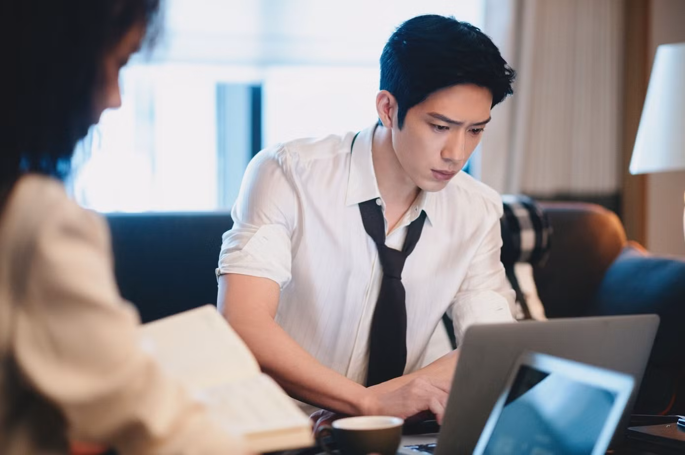 จากคู่กัดออฟฟิศสู่คู่จิ้นจอแก้ว เสน่ห์ จิ่งปั๋วหราน ซุนเซียน ใน The Early Spring
