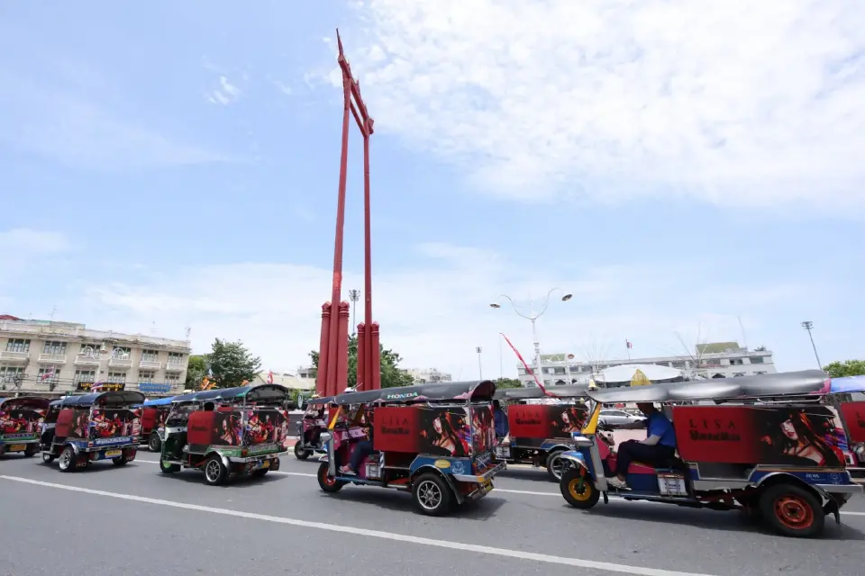 จากคำว่า SaWaDiKa สู่ล้านวิวที่เขย่าโลกดนตรี