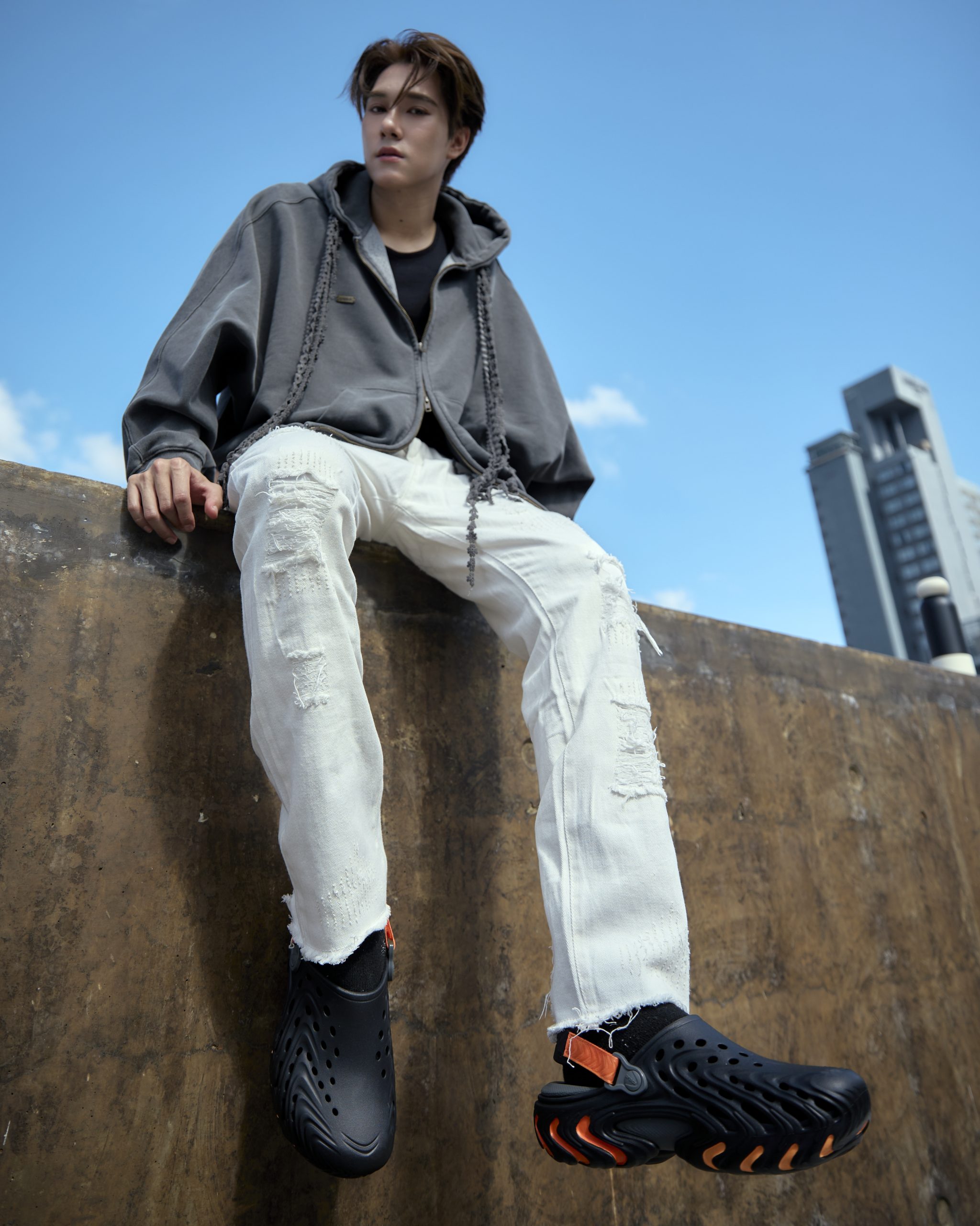สนีกเกอร์คลาสสิกยุคใหม่ จากเชือกรองเท้าสู่รองเท้าสลิปออนและ Mule สไตล์
