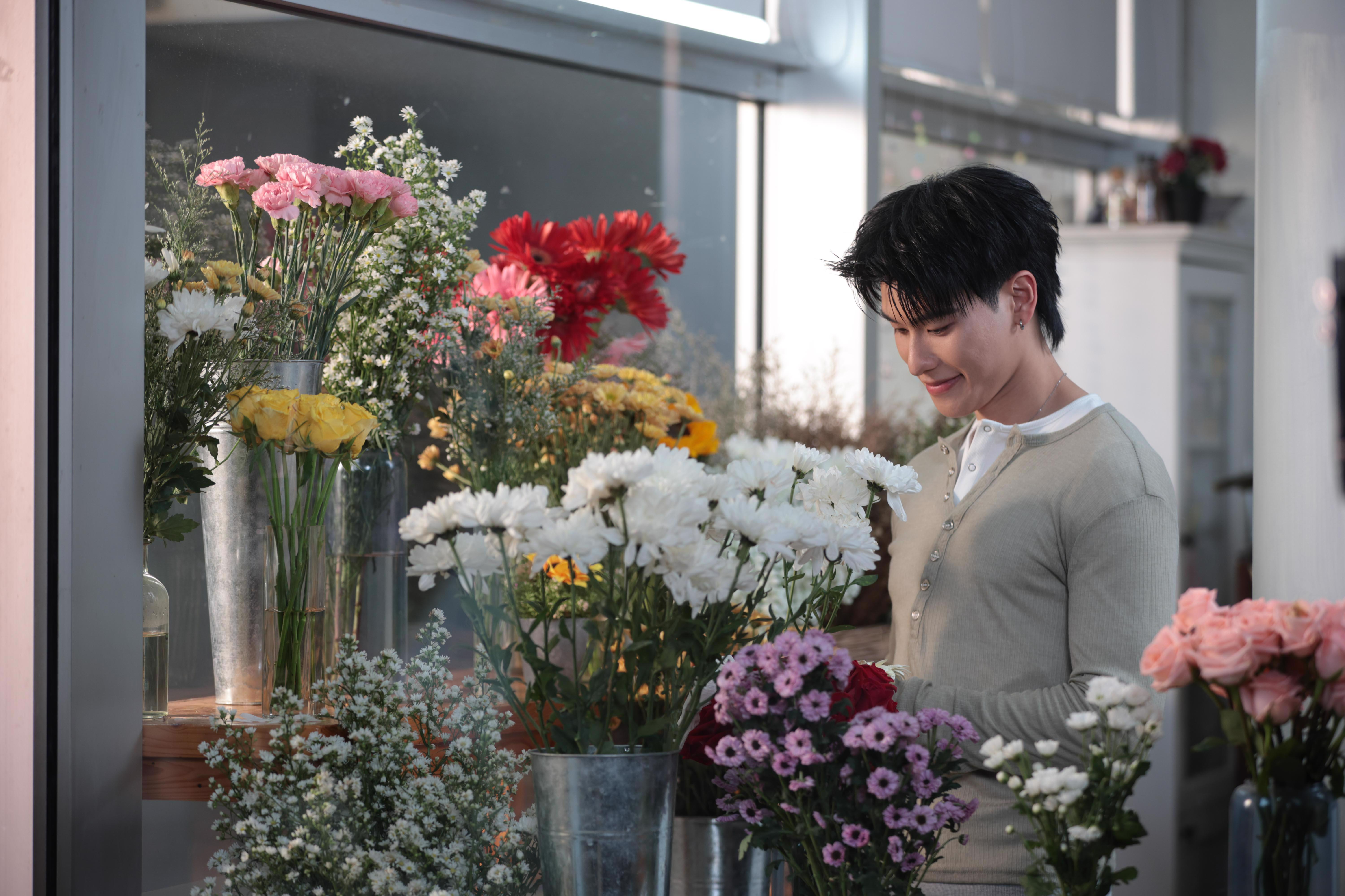 ออฟโรดพลิกโหมดเป็นหนุ่ม Boyfriend Material กับเพลงรักชื่อยาวแสนอบอุ่น