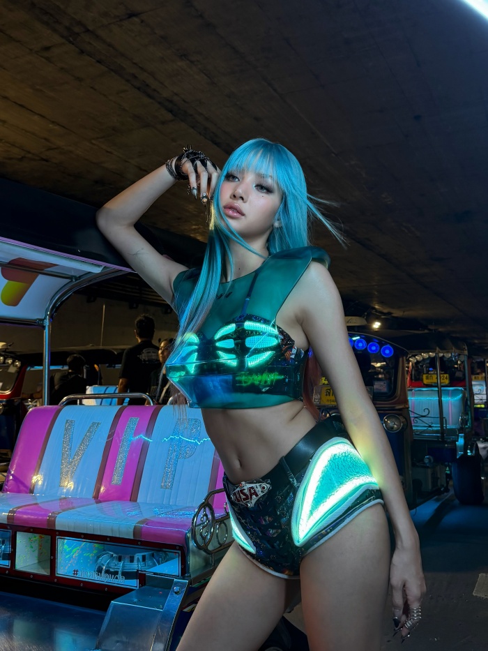 LISA SaWaDiKa เพลงใหม่ ที่เปลี่ยนคำสวัสดีให้กลายเป็นไอคอนป๊อปโลก