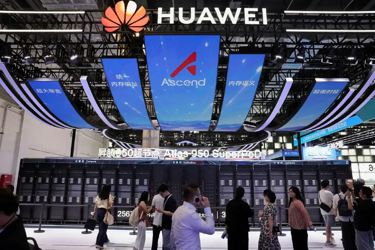 Huawei Mate XT 2 vs Xiaomi 18 Fold ศึกสมาร์ตโฟนจอพับ 3 ทบเขย่าตลาดพรีเมียม