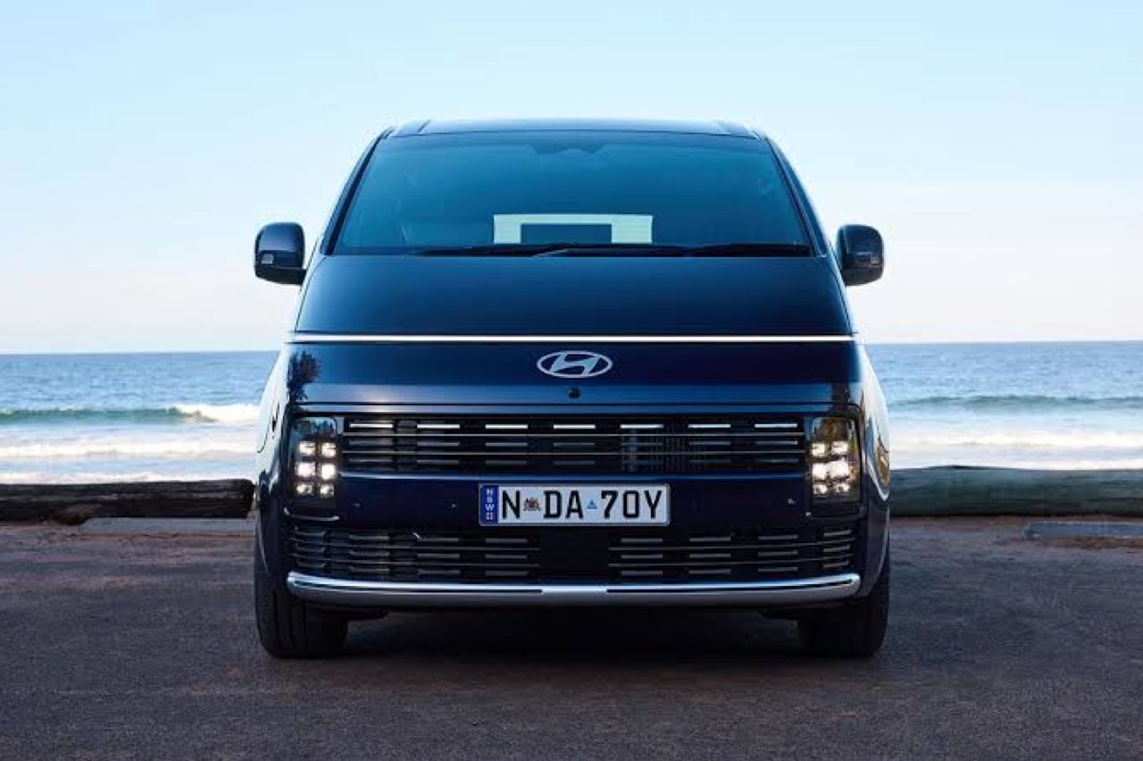 ไฮบริด MPV 11 ที่นั่ง คันแรกเขย่าตลาดครอบครัวใหญ่ ด้วย Hyundai STARIA Hybrid