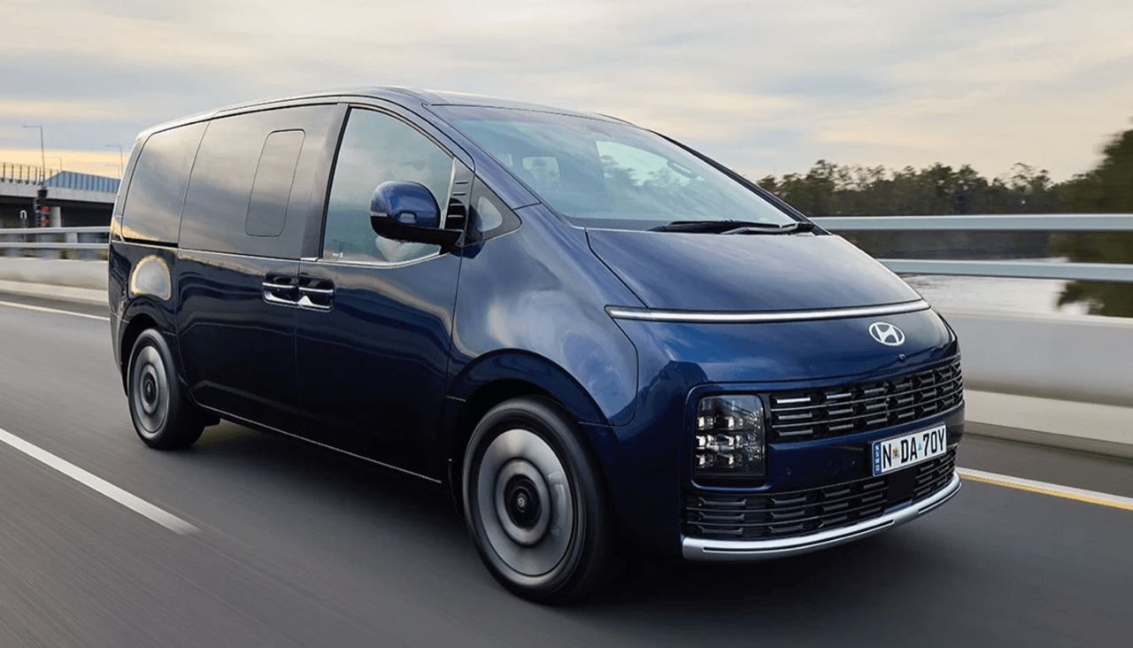 ไฮบริด MPV 11 ที่นั่ง คันแรกเขย่าตลาดครอบครัวใหญ่ ด้วย Hyundai STARIA Hybrid