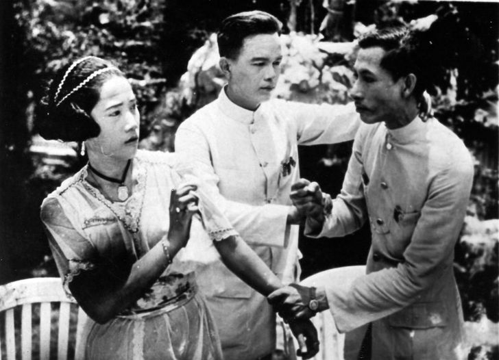 จากนางสาวสุวรรณสู่นางพระกำนัล เรื่องเล่าของเสงี่ยม นาวีเสถียร