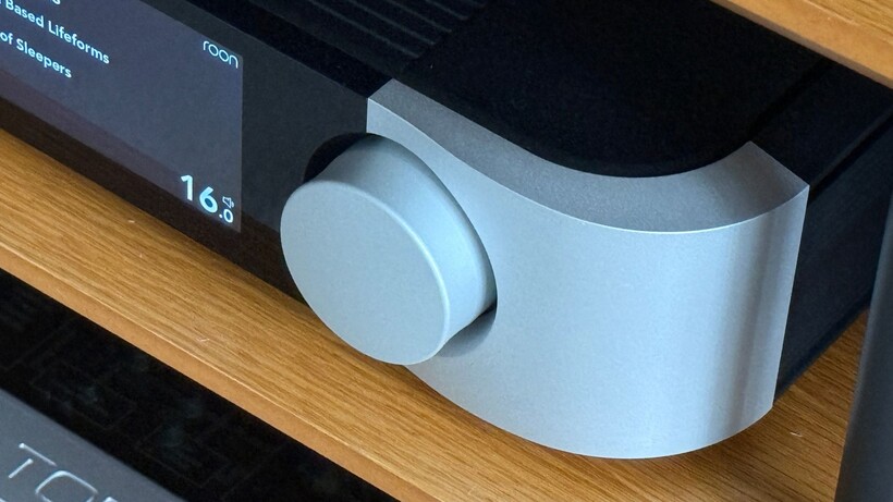 เปรียบเทียบเครื่องขยายเสียง compact ระดับไฮเอนด์ Moon 371, Yamaha NX-70A และ AVID Accent