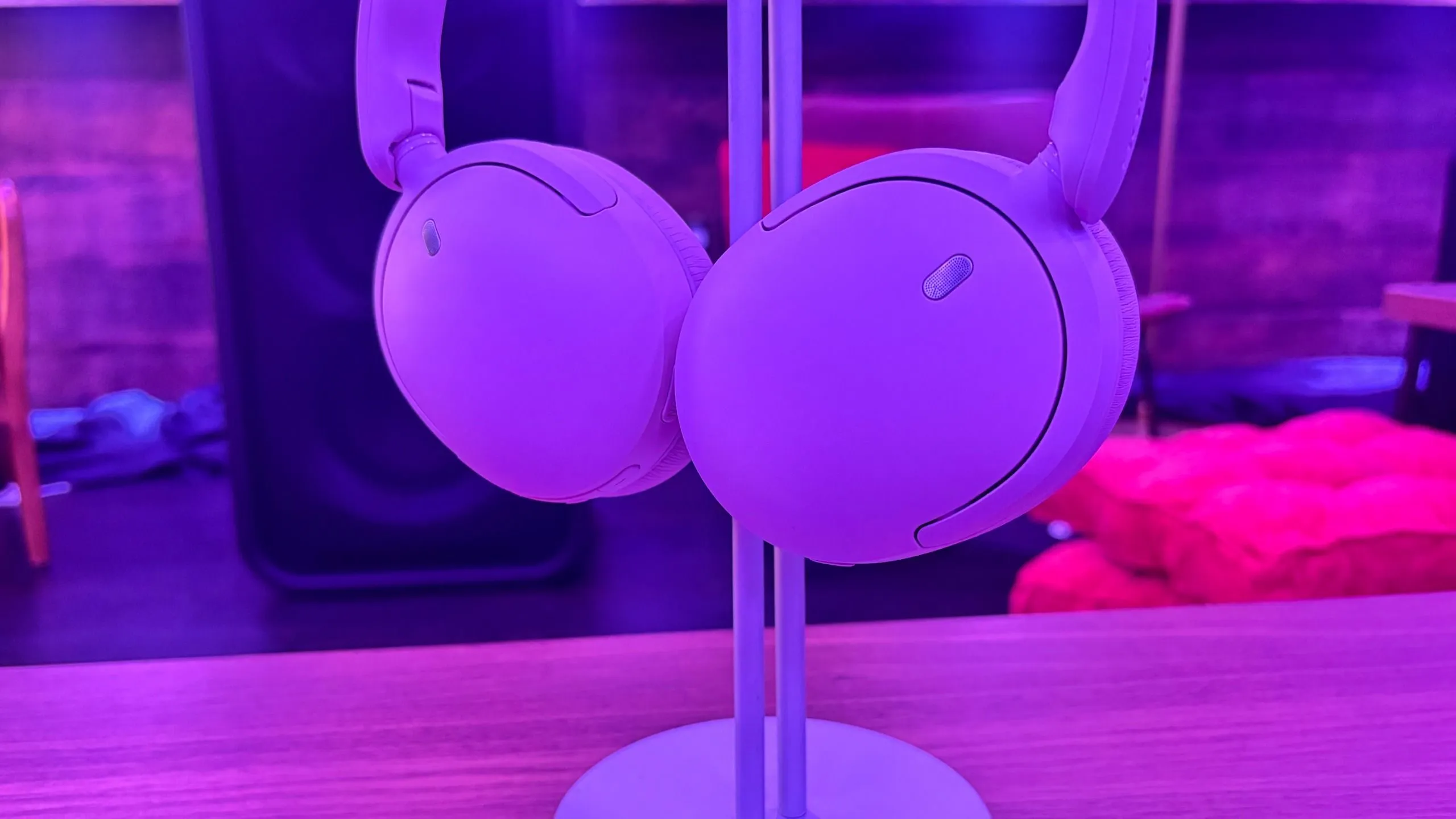 หูฟังตัดเสียง Sony ระดับกลางกลับมาทวงบัลลังก์ เปรียบเทียบ WH-CH730N vs WH-CH720N