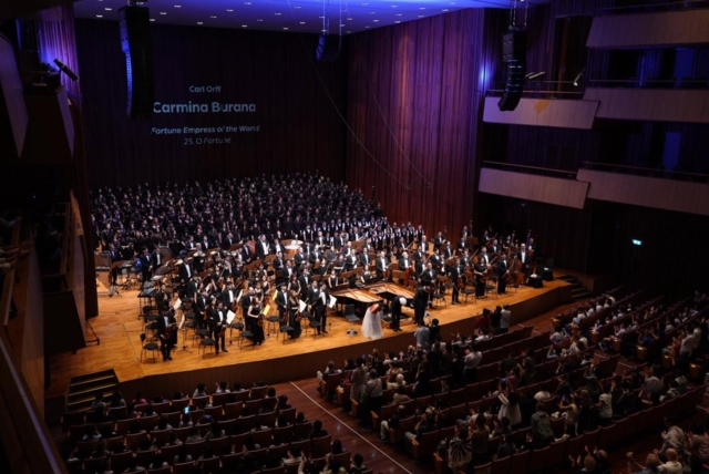 วงดุริยางค์ฟีลฮาร์มอนิกปิดฤดูกาลด้วย Carmina Burana ก่อนบุกกำแพงเมืองจีน