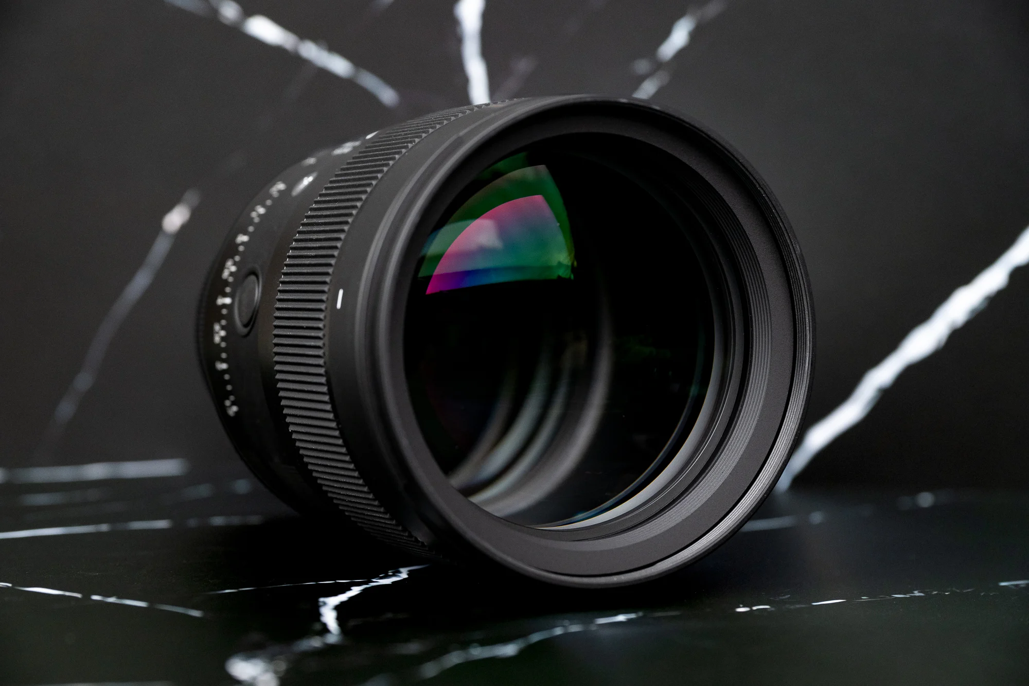 Sigma 85mm f/1.2 DG Art เปลี่ยนเกมเลนส์พอร์เทรตไวแสง