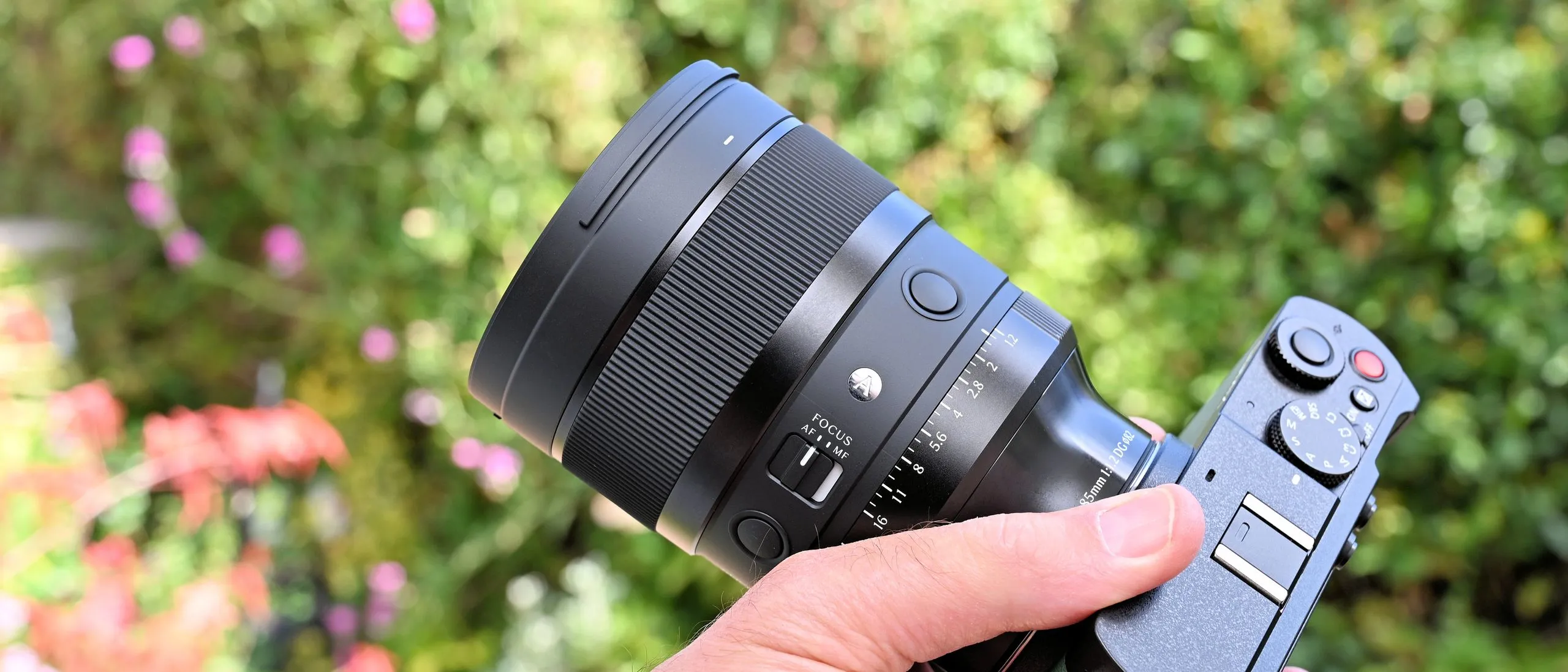 เปรียบเทียบ Sigma 85mm f/1.2 DG Art vs TTArtisan 85mm f/1.8 Neo สำหรับงานพอร์ตเทรต