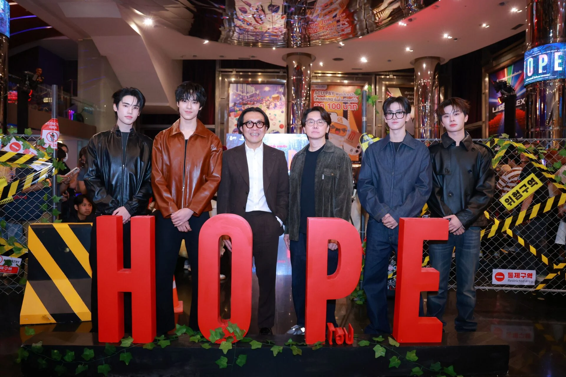 หนังไซไฟ HOPE กาล่าพรีเมียร์สุดยิ่งใหญ่และคลื่นกระแสระดับโลก