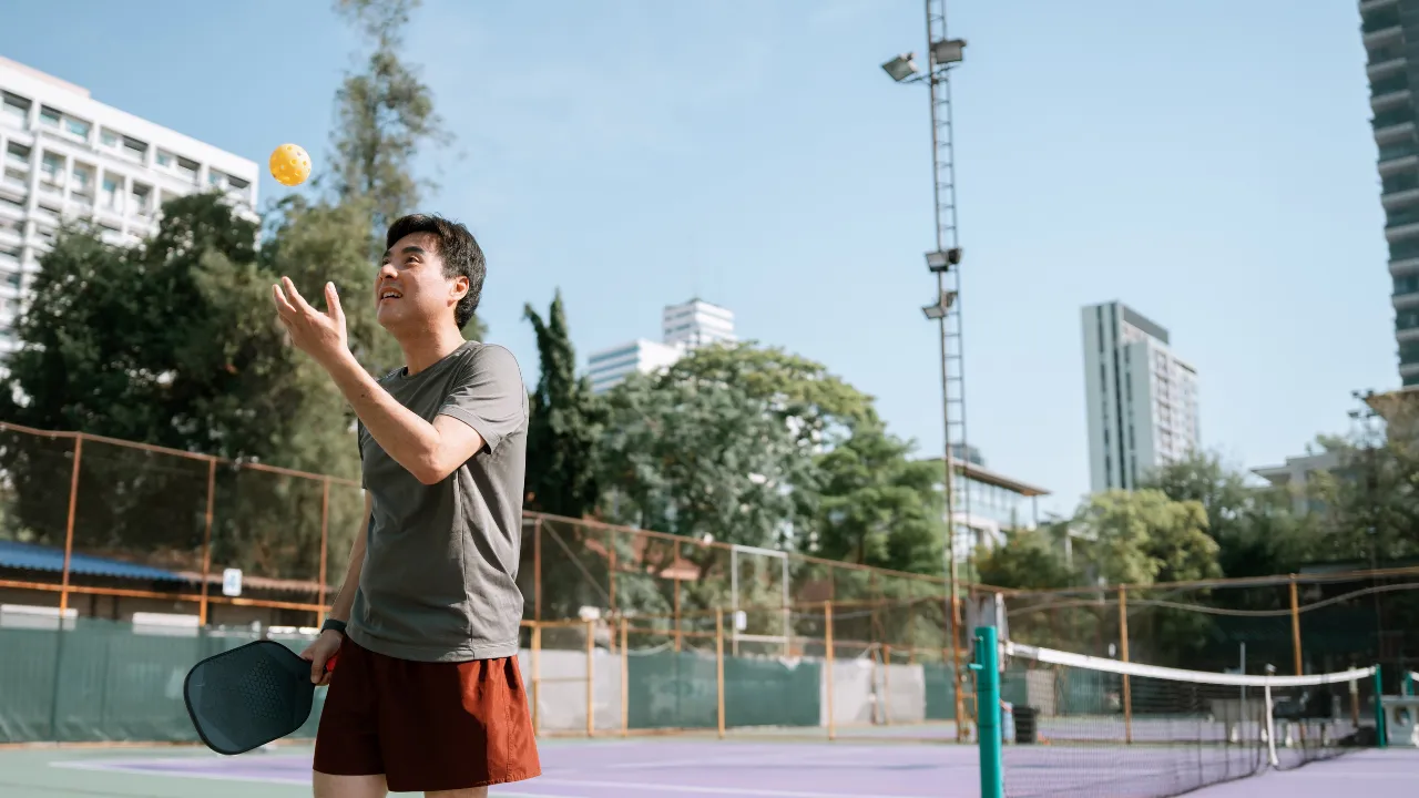 Padel vs Pickleball เลือกแร็กเกตกีฬาใหม่แบบไหนให้เหมาะกับคุณ
