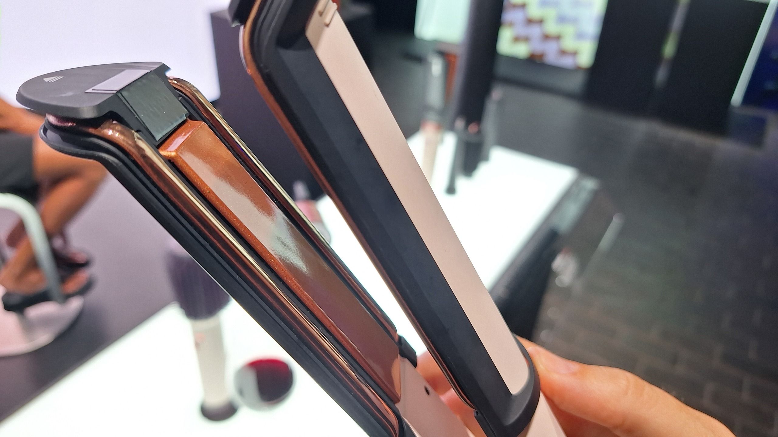Dyson Airsmooth และ Corrale CoolShine ยกระดับการจัดแต่งผมที่บ้าน