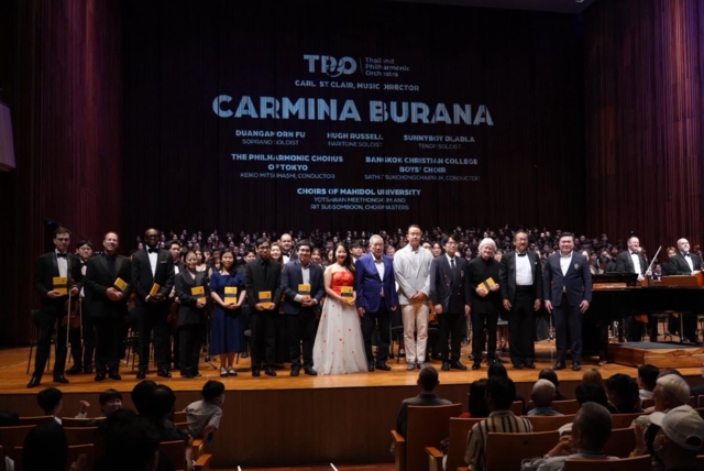วงดุริยางค์ฟีลฮาร์มอนิกปิดฤดูกาลด้วย Carmina Burana ก่อนบุกกำแพงเมืองจีน