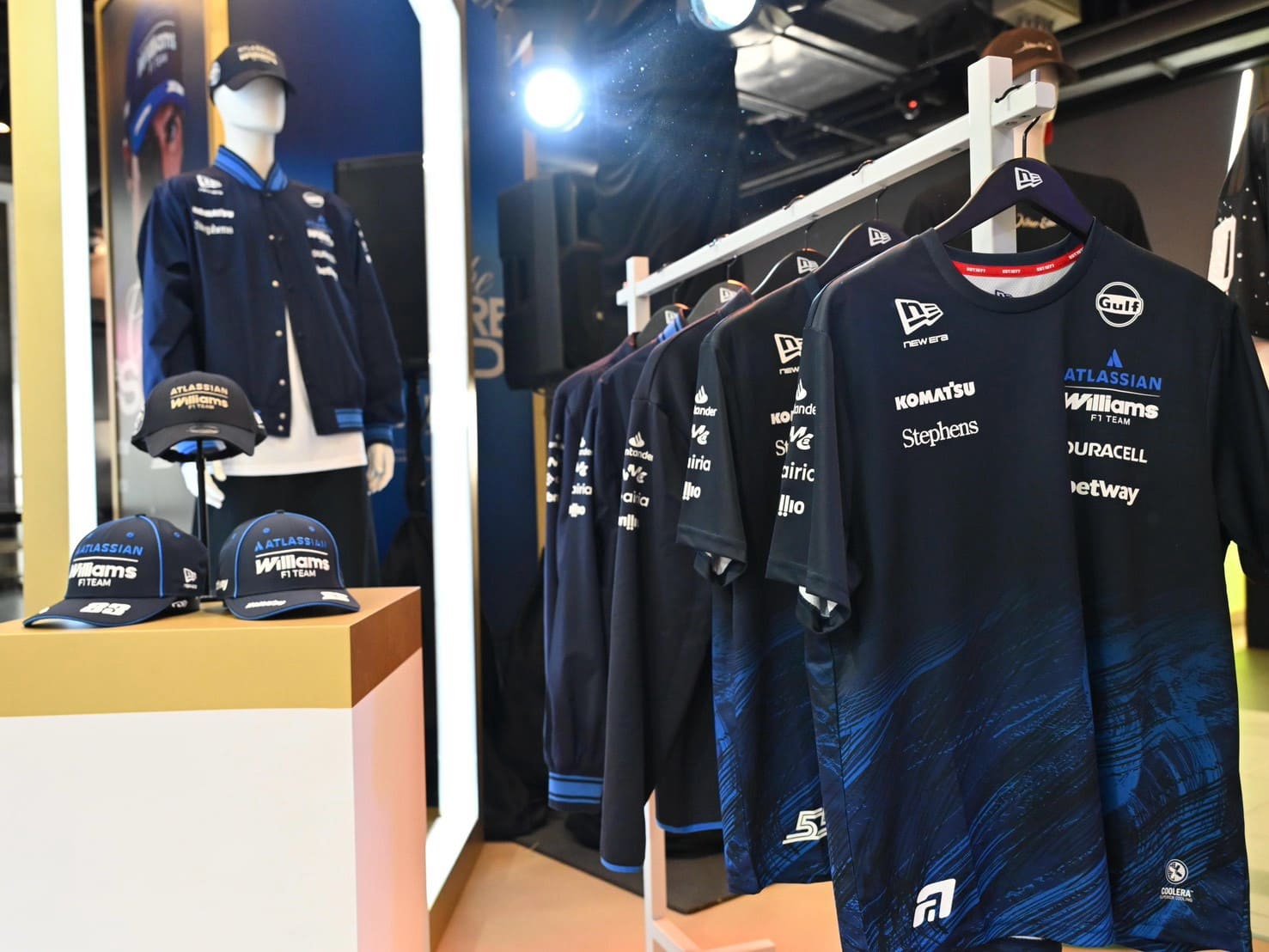 จากสนามแข่งสู่สตรีทสไตล์ F1 กำลังนิยามแฟชั่นยุคใหม่