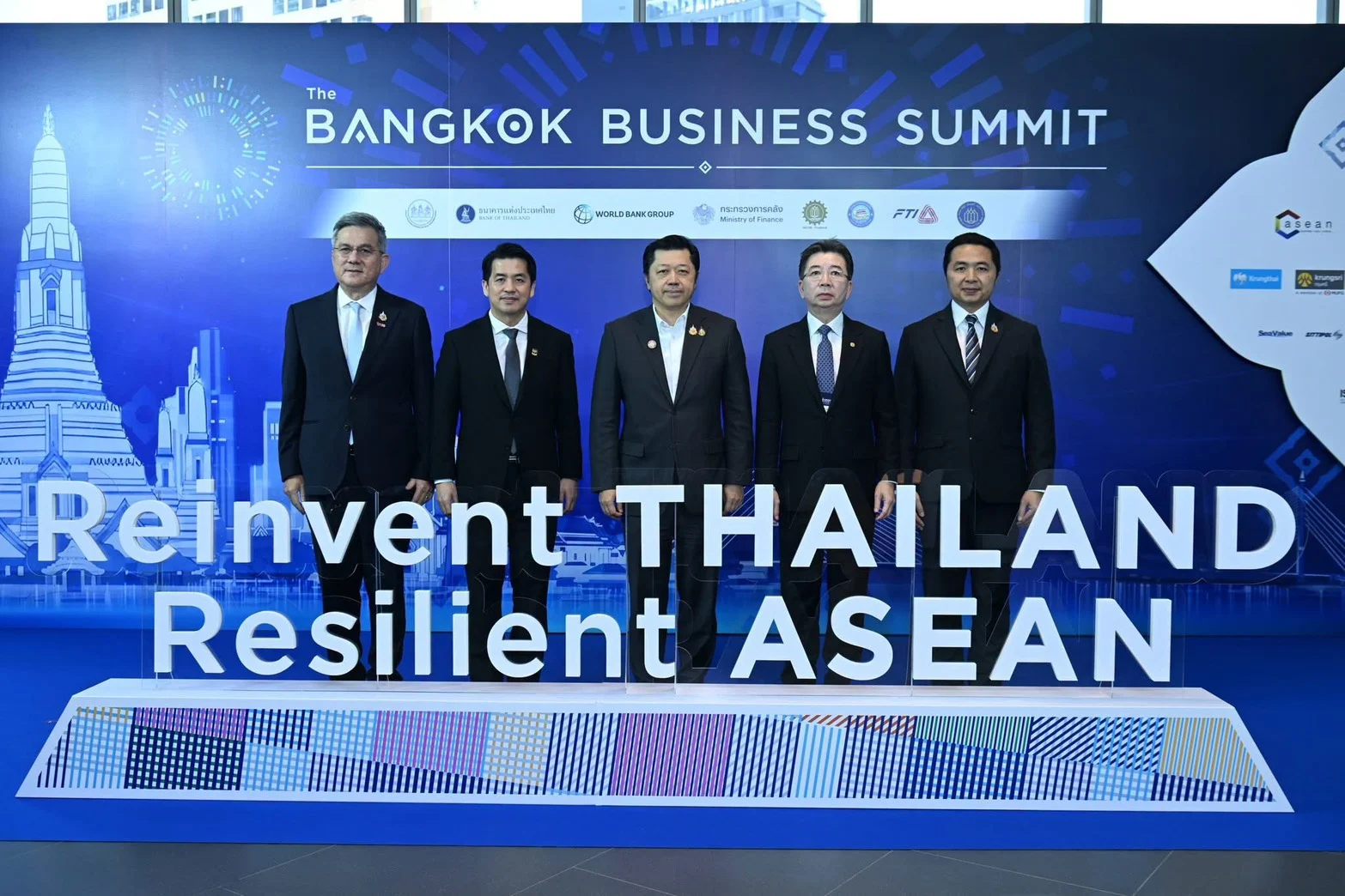 5 เสากลยุทธ์ AI พลิกความผันผวนให้เป็นแต้มต่อเศรษฐกิจ