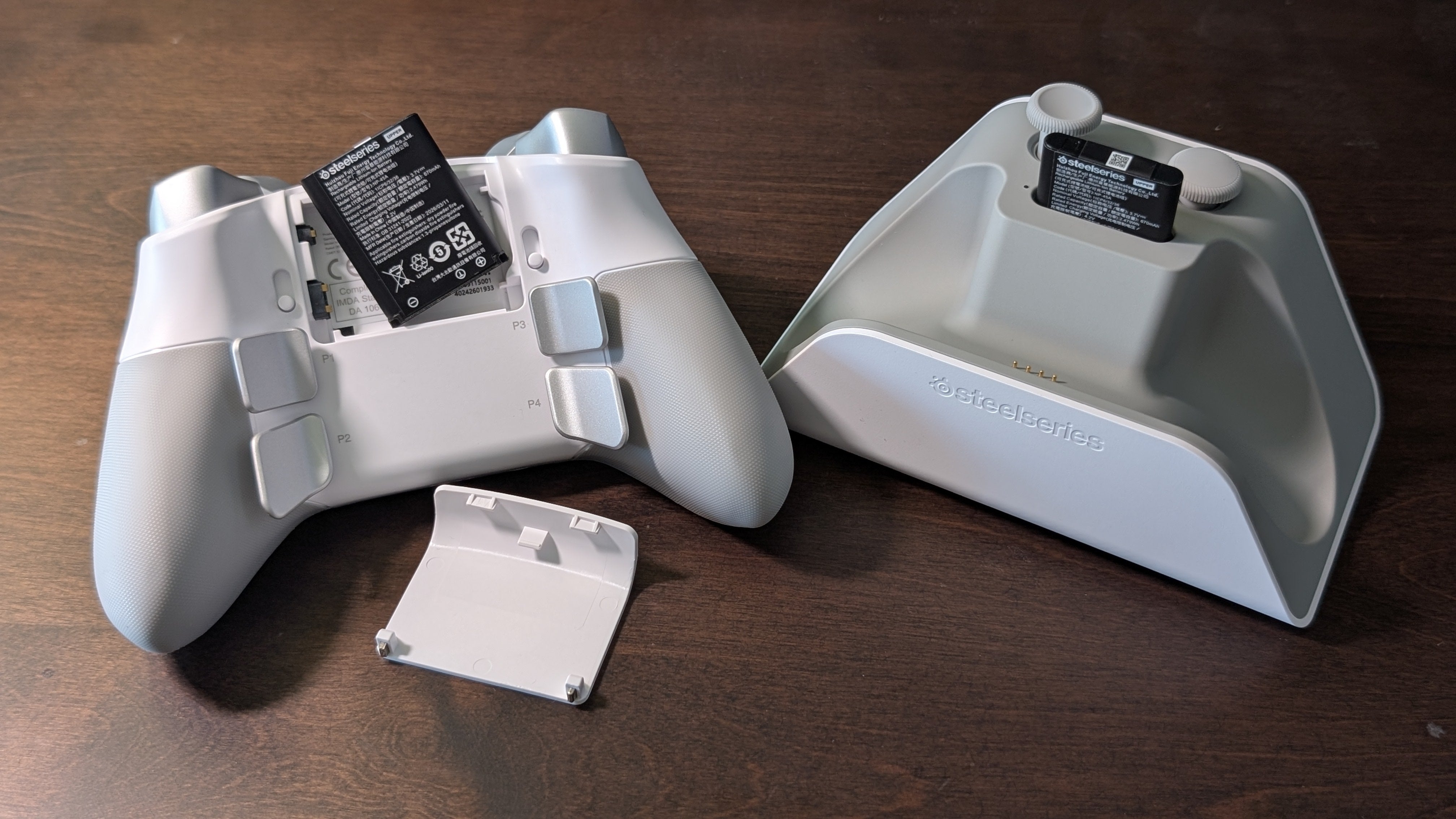 SteelSeries Aeon Pro เกมมิ่งแพดแบตเตอรี่สลับได้ที่แข่งขันระดับโปร