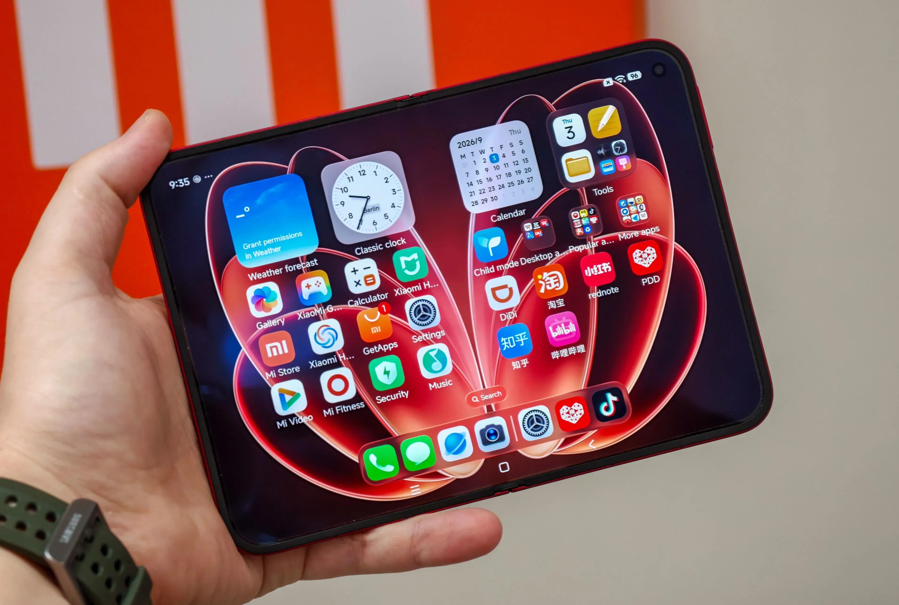Xiaomi 18 Fold vs Galaxy Z Fold 8 มือถือจอพับ wide fold ตัวไหนคุ้มกว่า