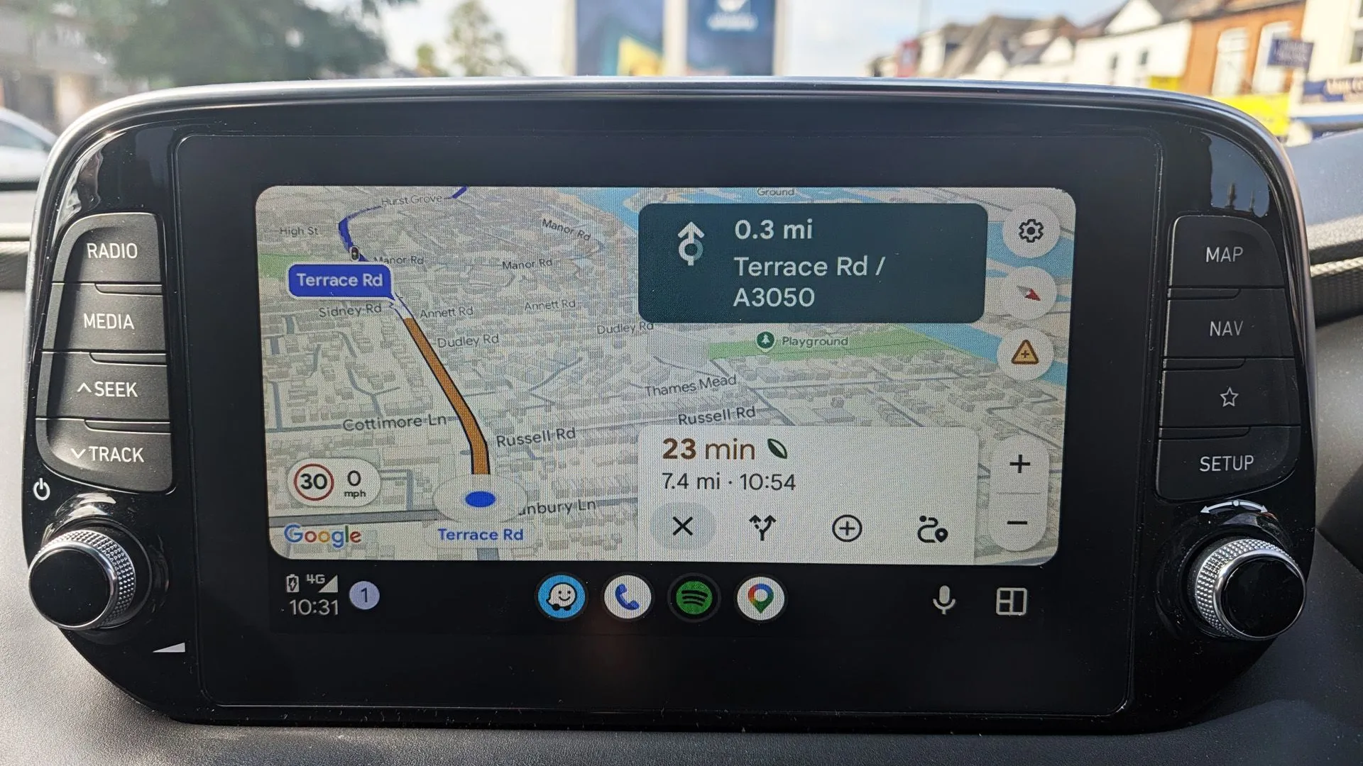 ทำไม Speedometer บน Google Maps ใน Android Auto ถึงหายไปอยู่เรื่อย