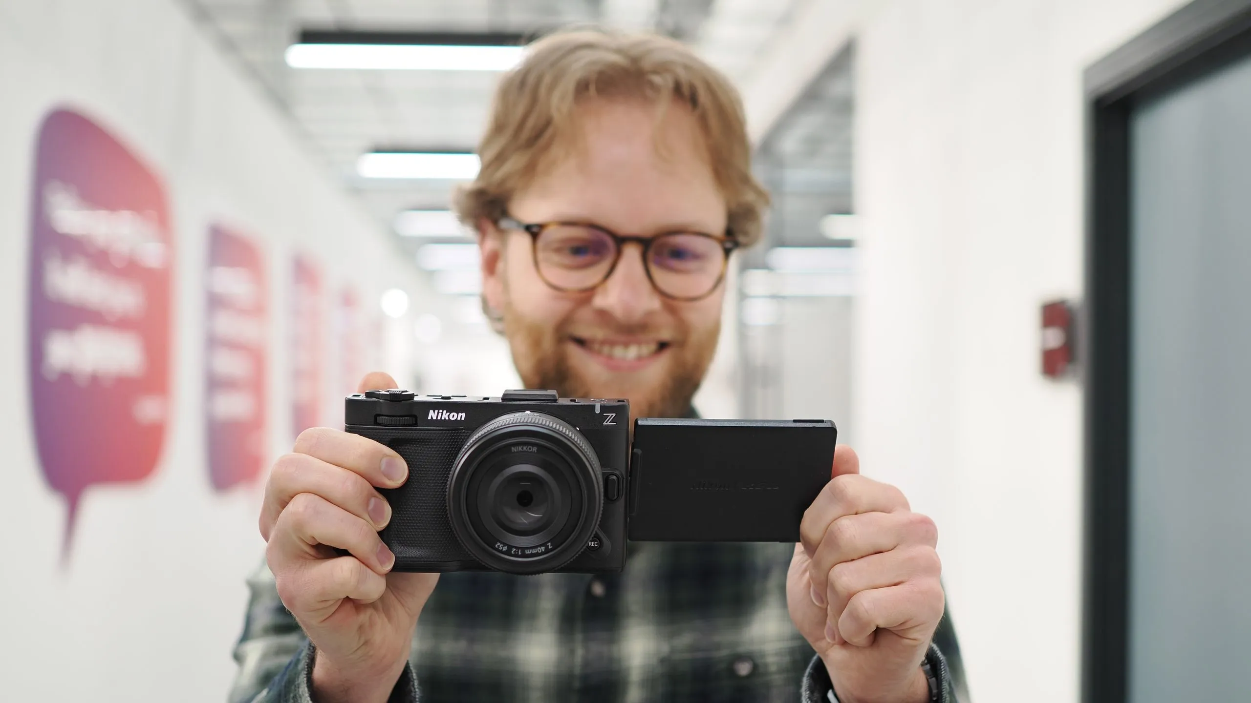 Nikon เปิดเกมใหญ่สู่โลกภาพยนตร์ด้วยเลนส์ T1.9 VV และเฟิร์มแวร์ ZR ใหม่