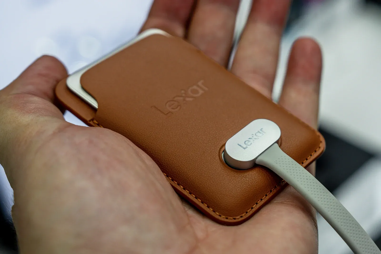 เพิ่มพื้นที่ iPhone ด้วย SSD ขนาดเท่าบัตรเครดิต Lexar Muse